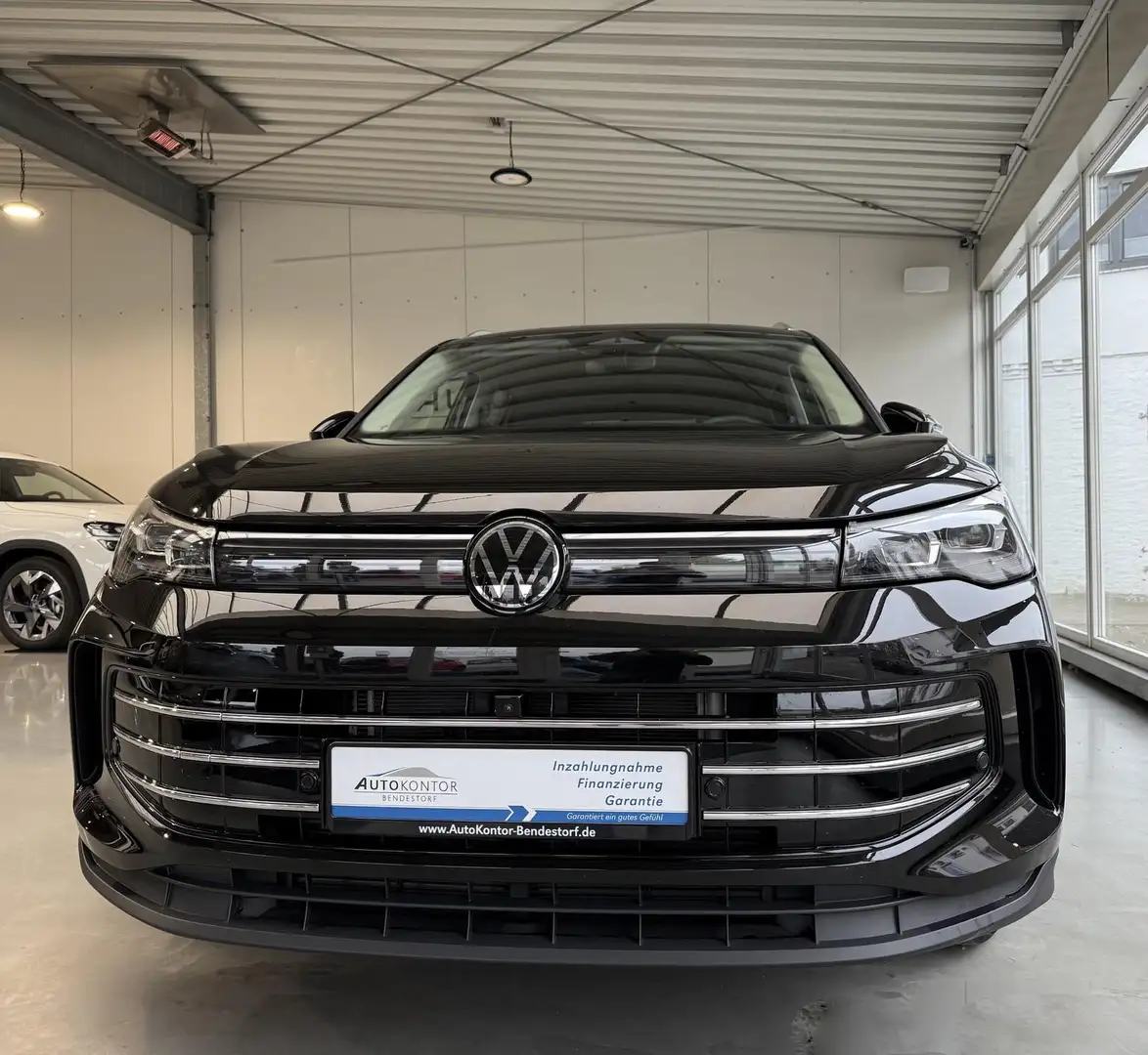 Volkswagen Tiguan Elegance Autom., *IQ Light *Navi *360Kamera *ACC Schwarz - 1