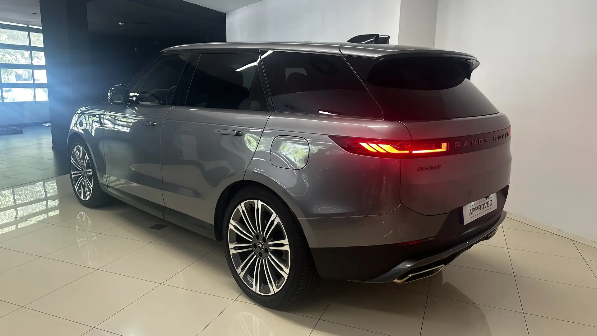 Land Rover Range Rover Sport 3.0 i6 PHEV SE 460 Grijs - 2