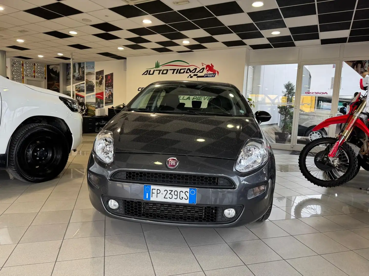 Fiat Punto Punto III 2012 5p 1.3 mjt Street s Grijs - 2