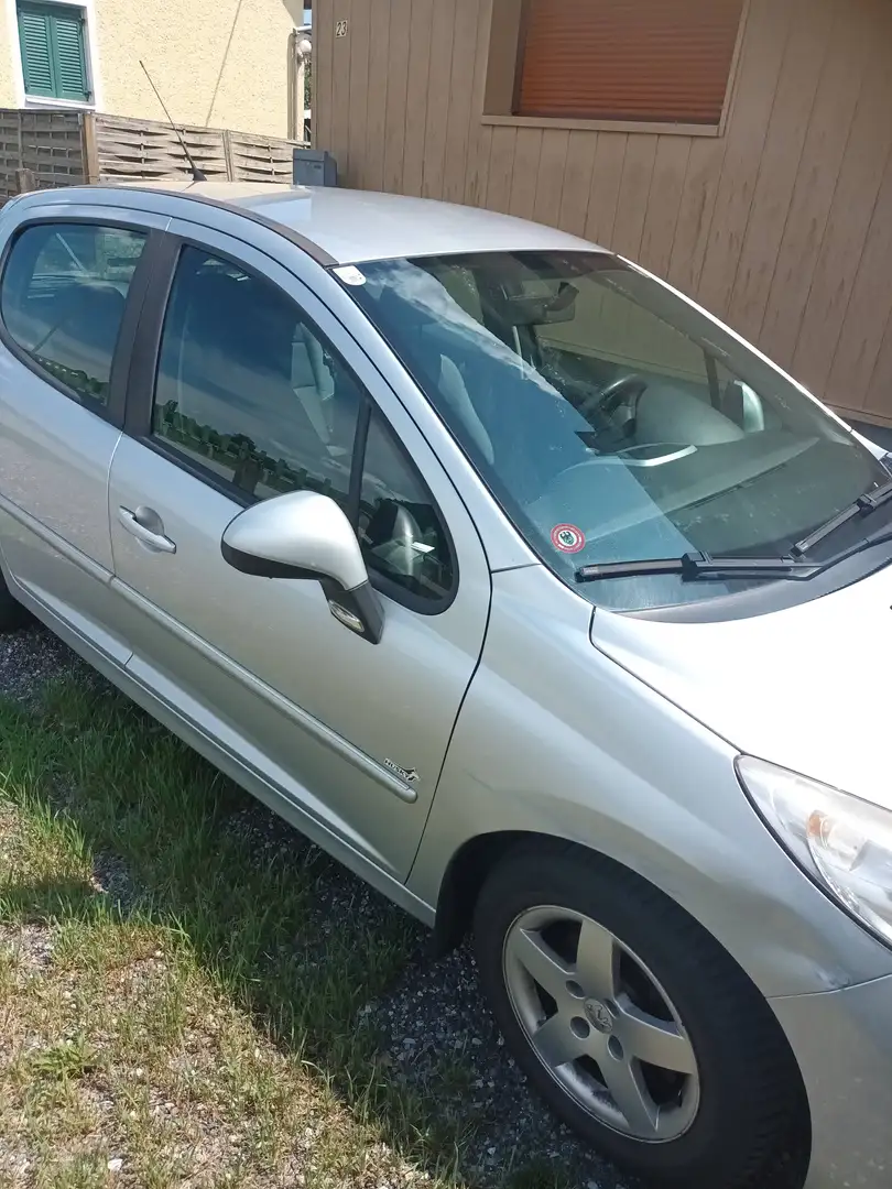 Peugeot 207 Silber - 1