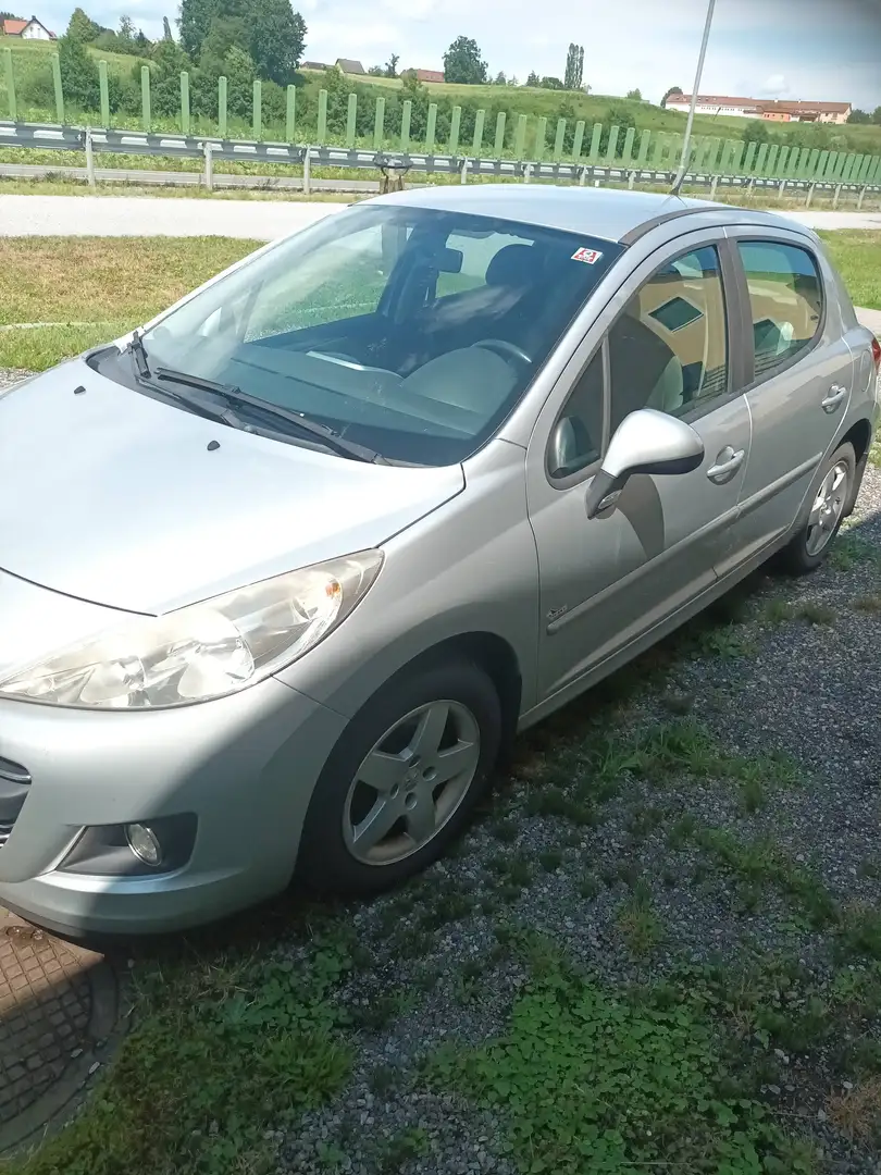 Peugeot 207 Silber - 2