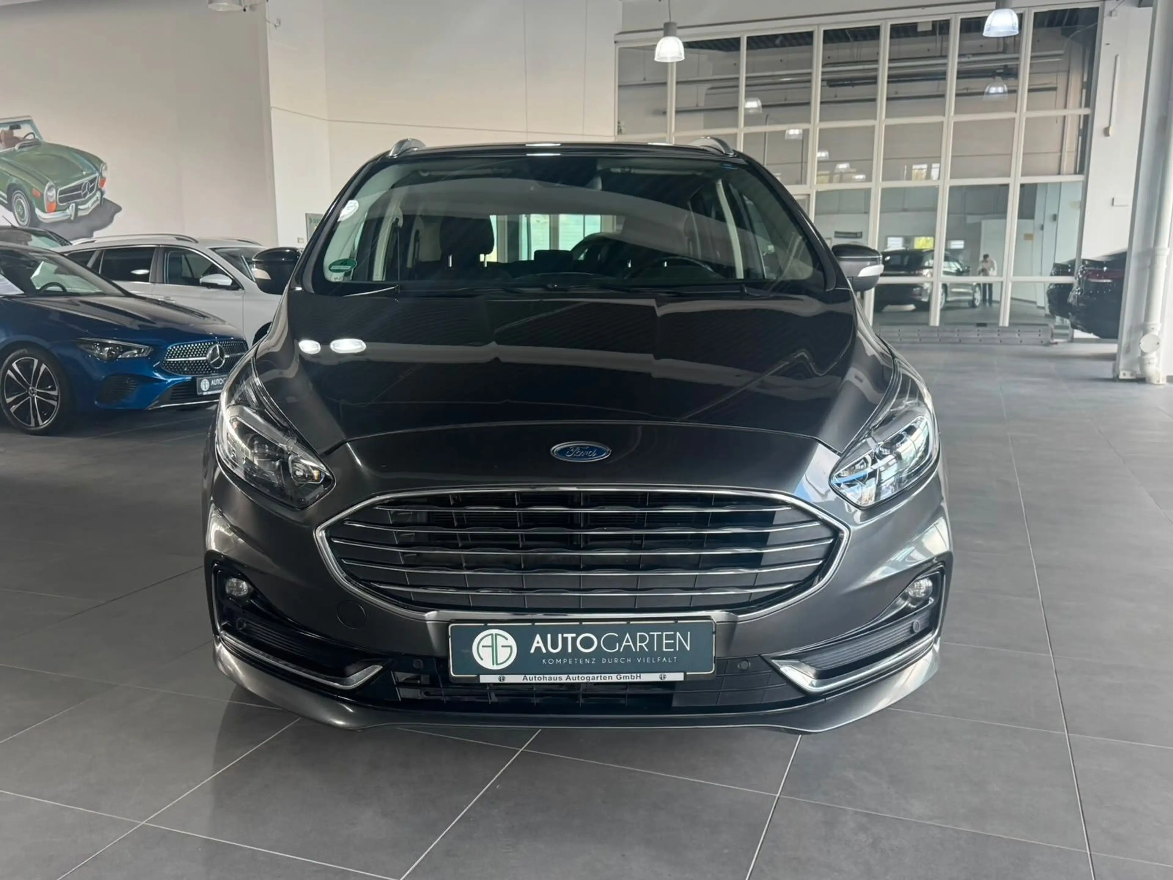 Ford S-Max S-MAX Hybrid Titanium — photo 3