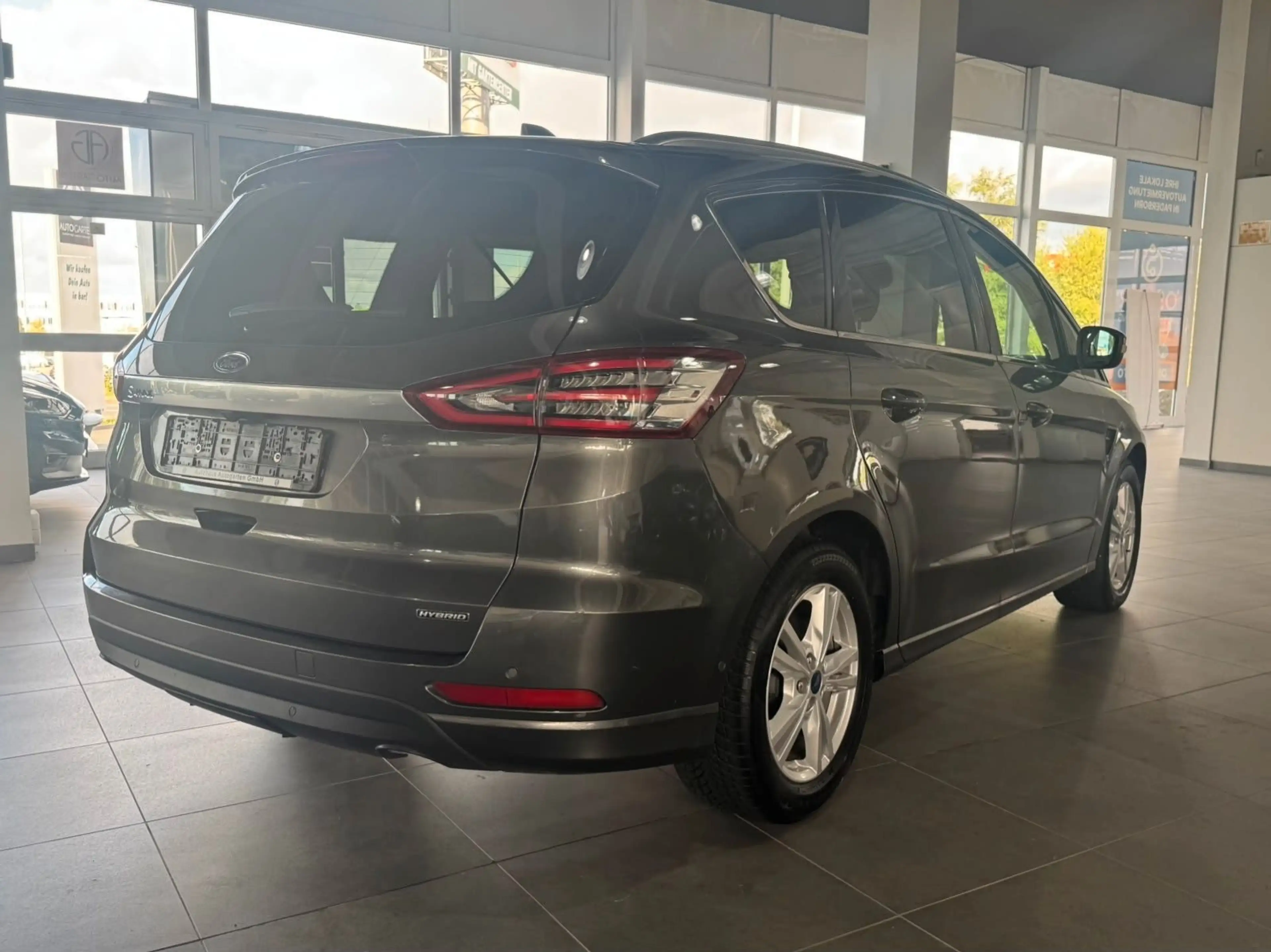 Ford S-Max S-MAX Hybrid Titanium — photo 5