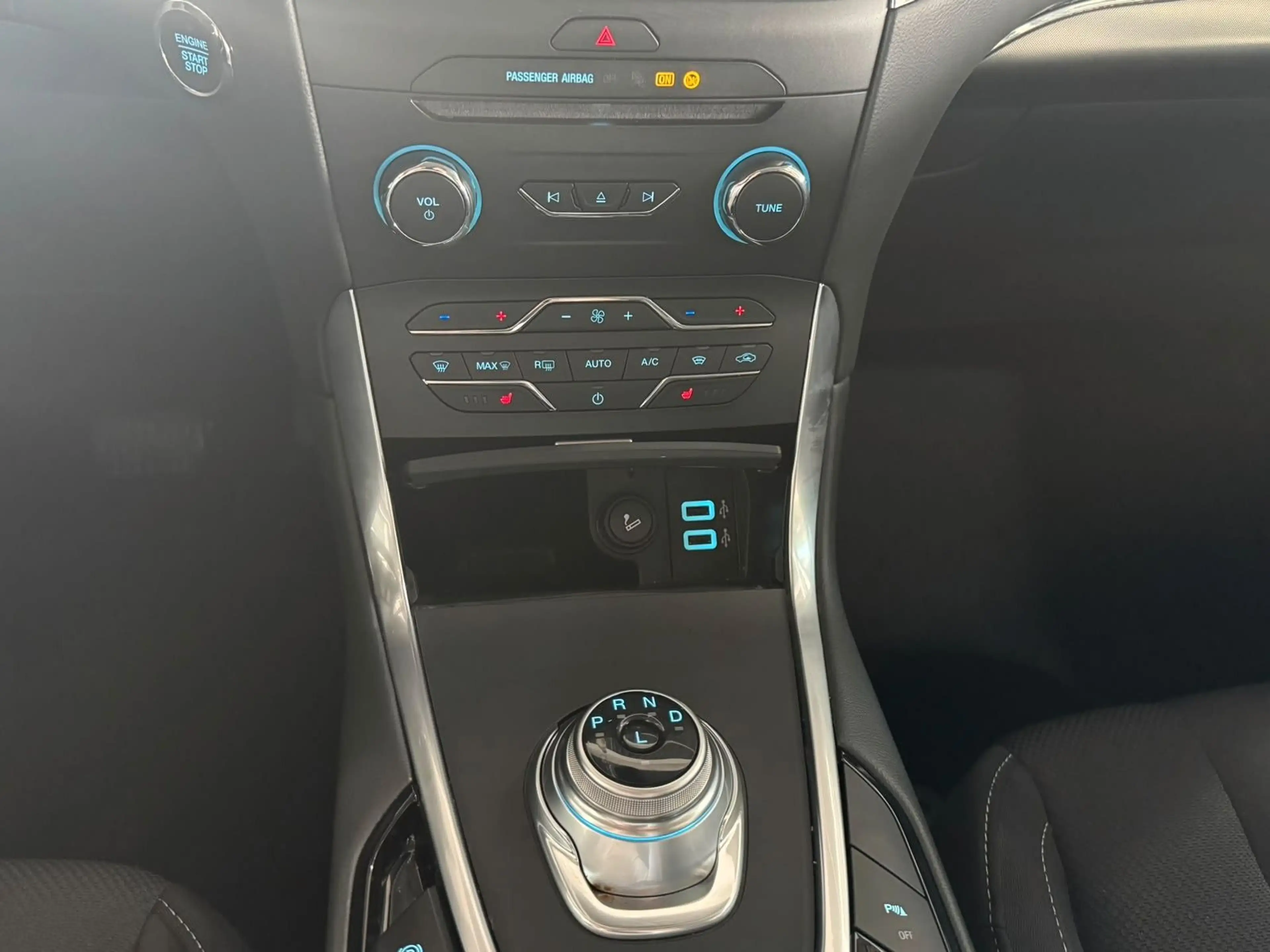 Ford S-Max S-MAX Hybrid Titanium — photo 15