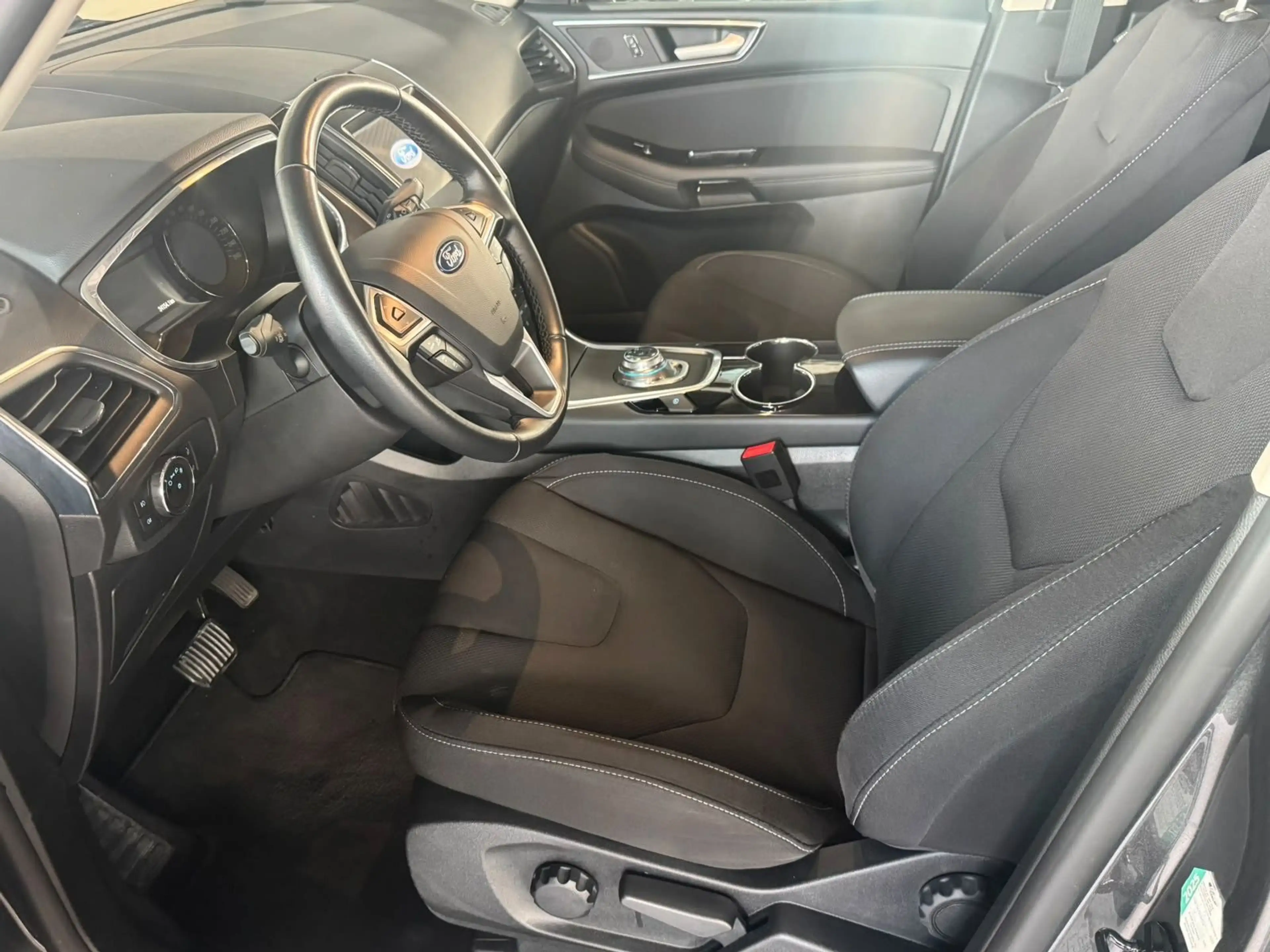 Ford S-Max S-MAX Hybrid Titanium — photo 7