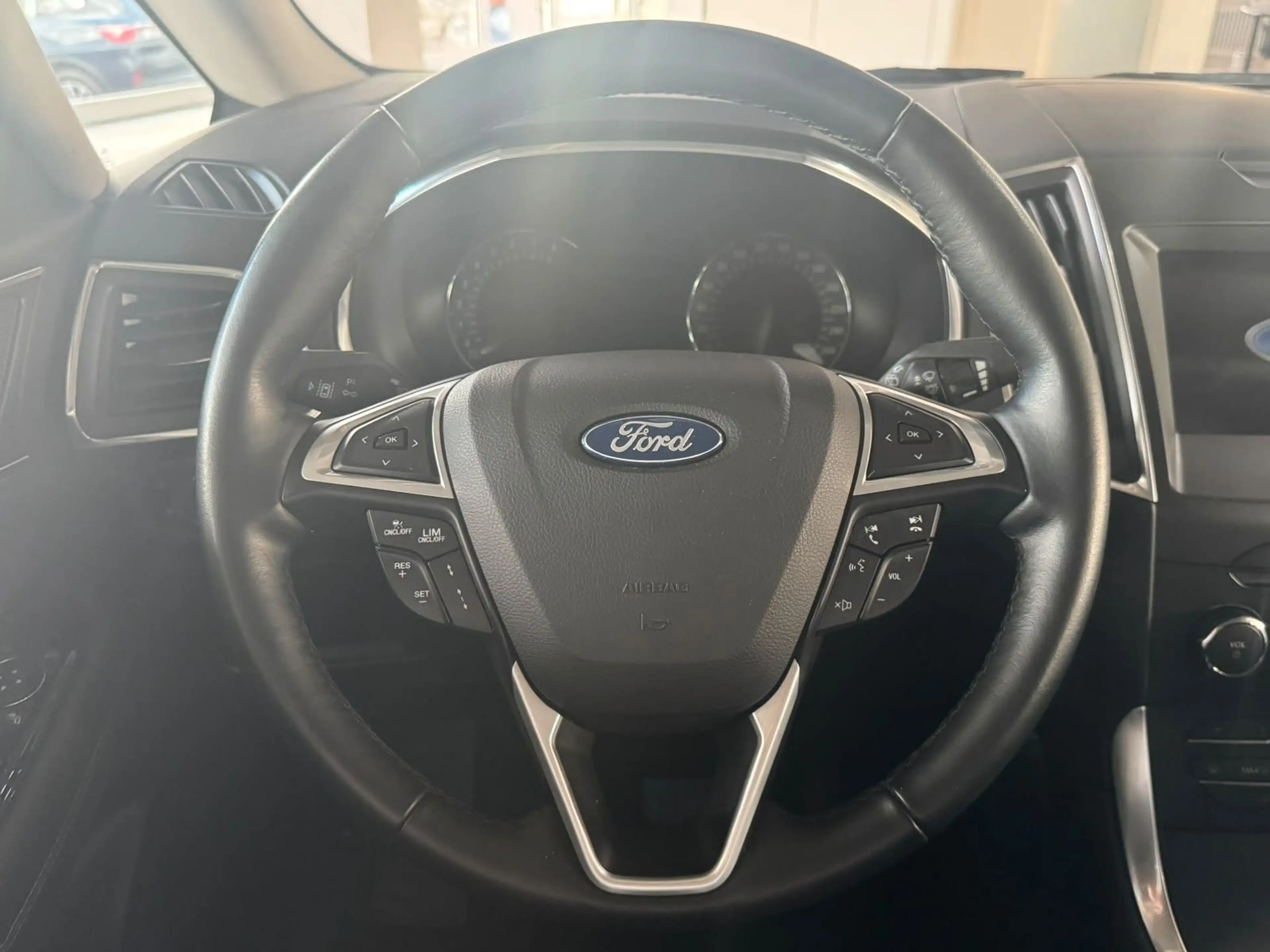 Ford S-Max S-MAX Hybrid Titanium — photo 8