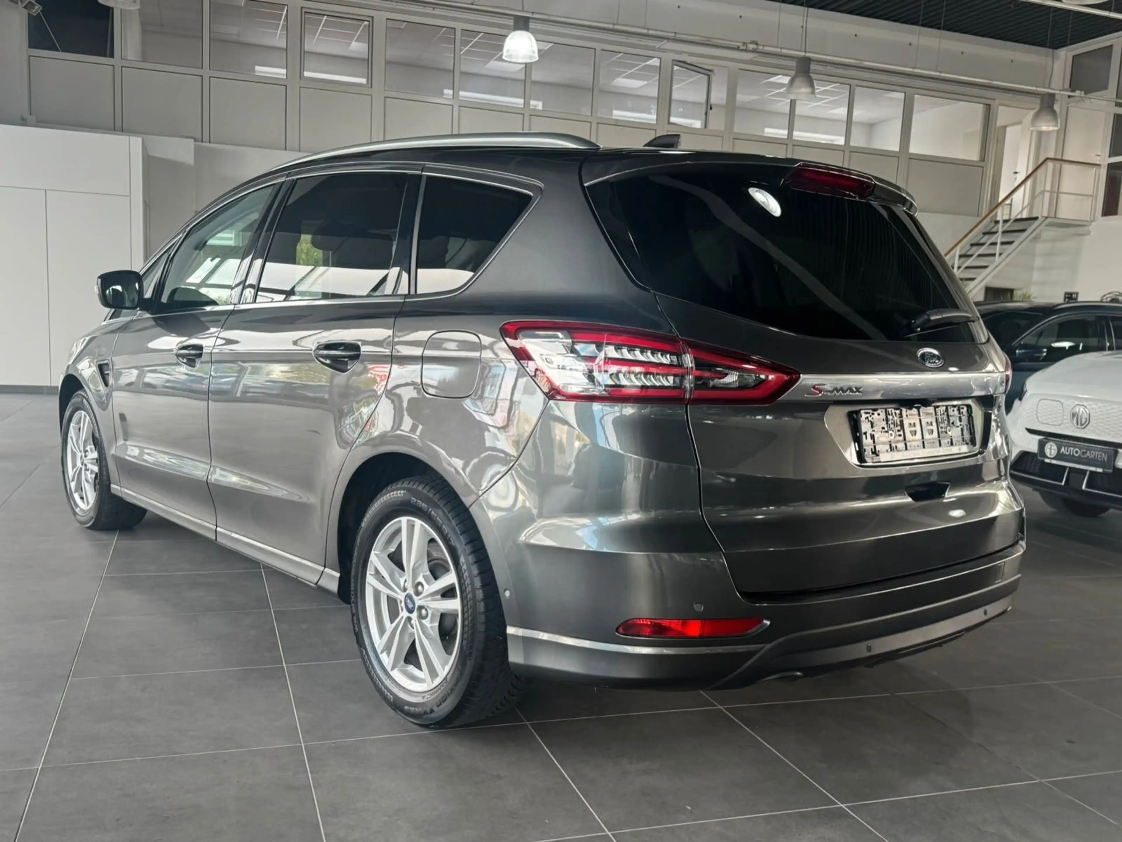 Ford S-Max S-MAX Hybrid Titanium — photo 4