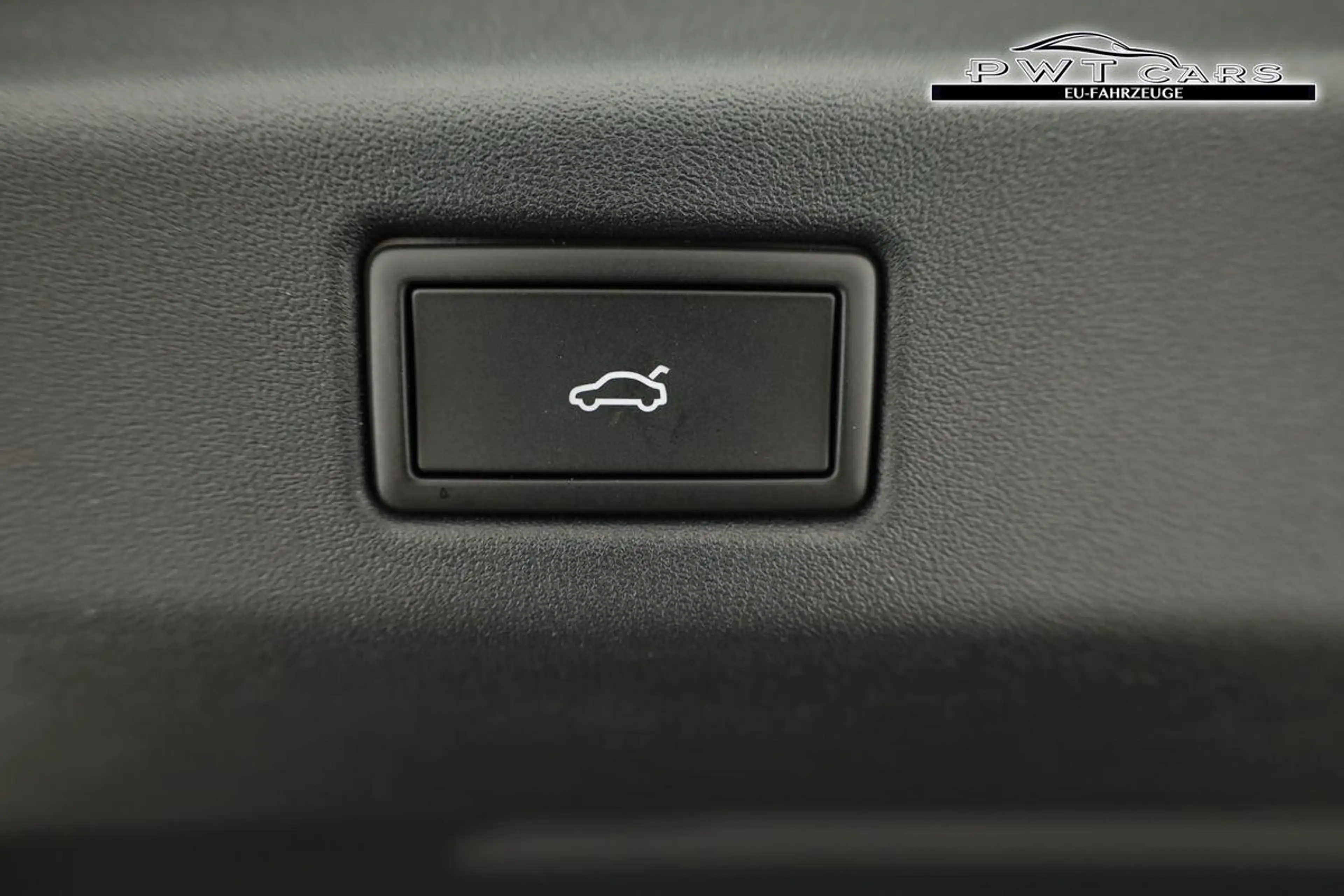 Volkswagen ID.7 Kombi Pro 210 kW Tourer Black, HuD, IQ.Light, I... — photo 12