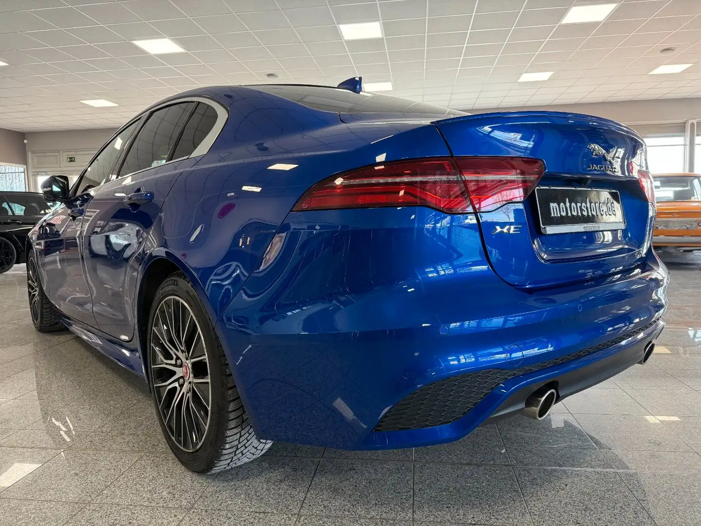 Jaguar XE P300 AWD R-DYNAMIC S |49tK|1H|18"|360°CAM|LED Blau - 1