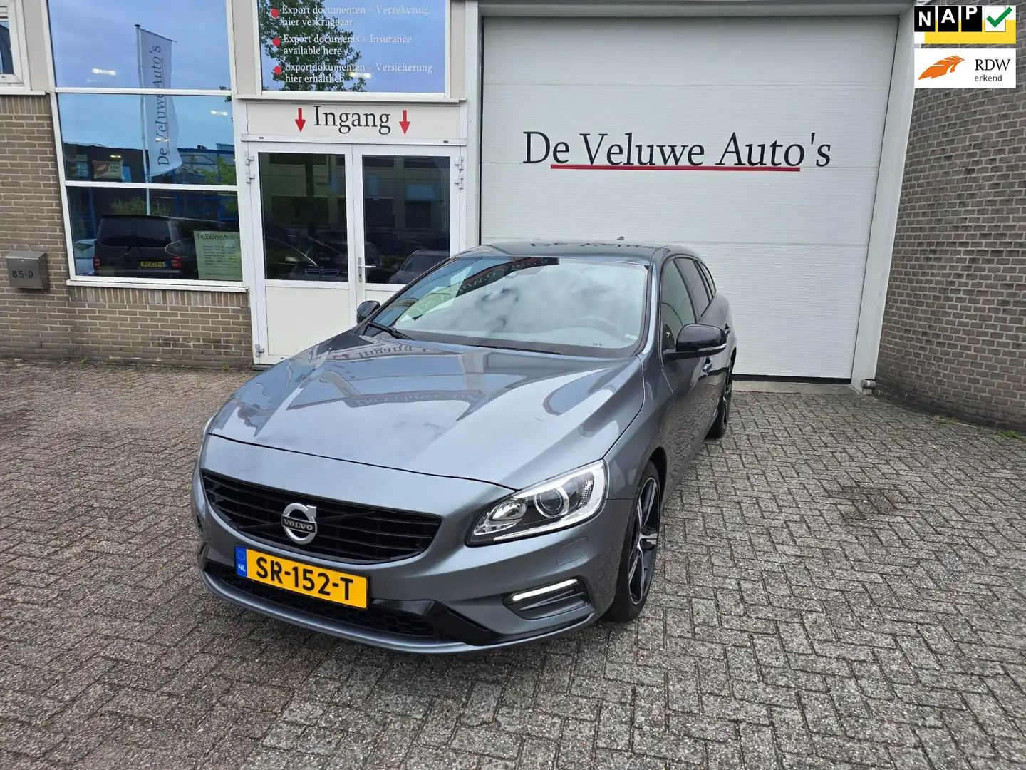 Volvo V60 2.0 D4 Business Sport R-design leder trekhaak btw Grau - 1