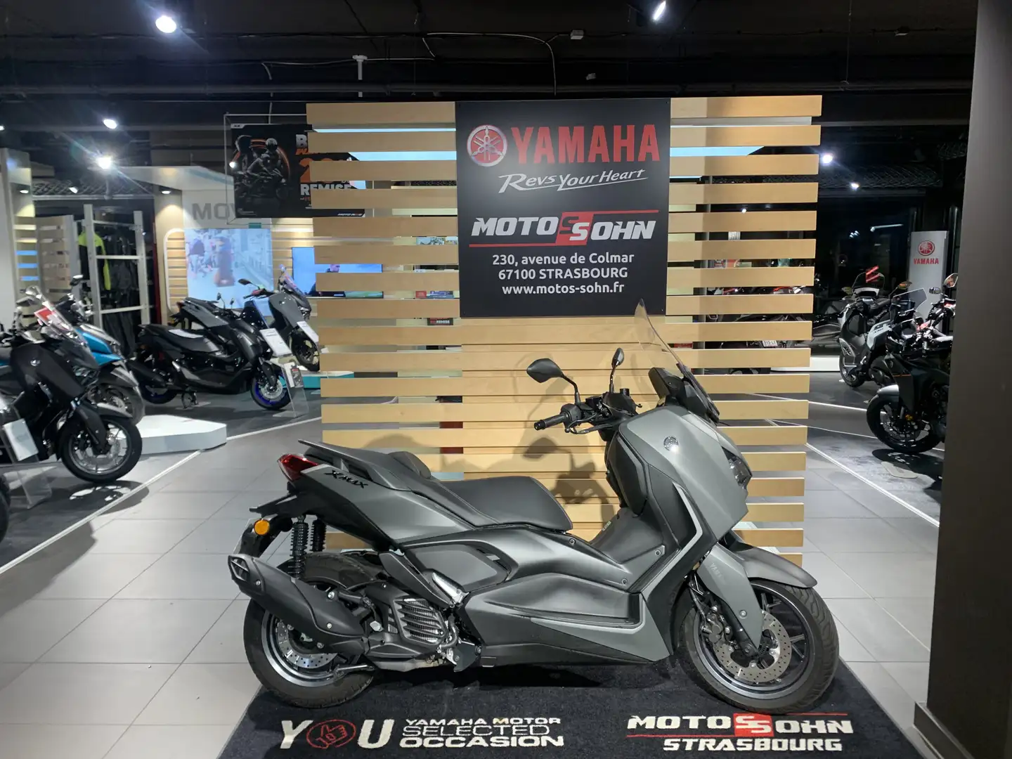 Yamaha X-Max 125 Vert - 1