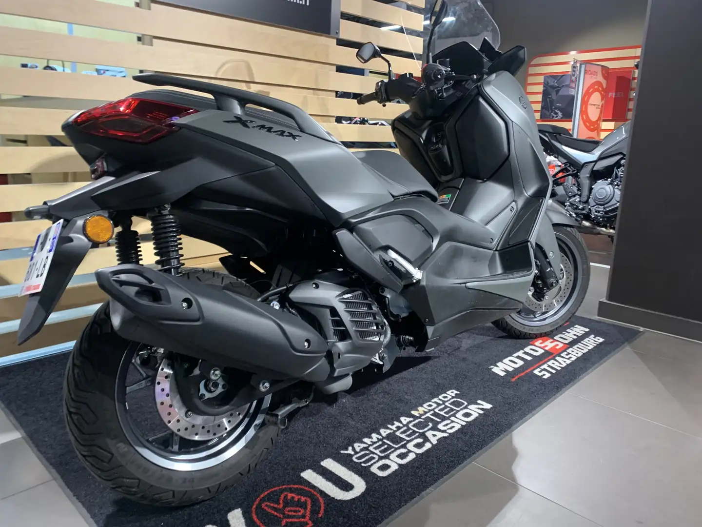 Yamaha X-Max 125 Vert - 2