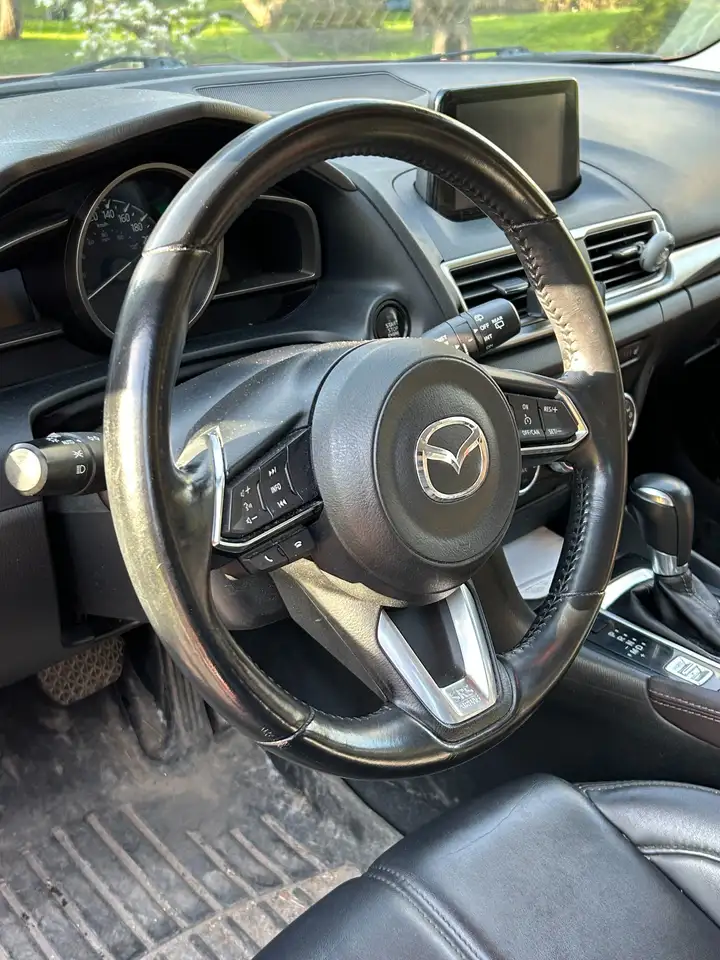 Mazda 3 снимка Mazda 3