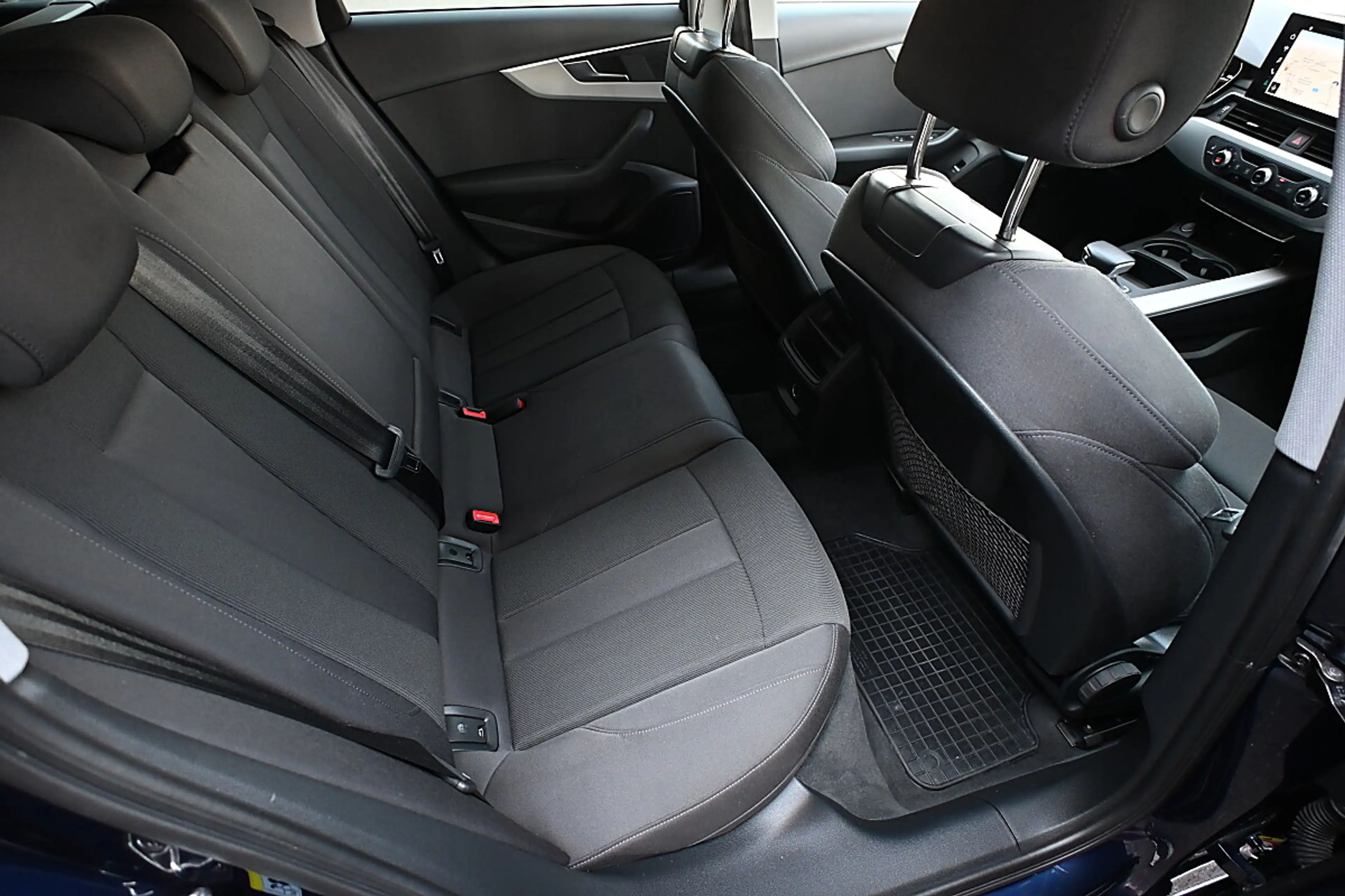 Audi A4 Avant 35 TDI S-tronic LED, Navi, Sportsitze, Vi... — photo 8