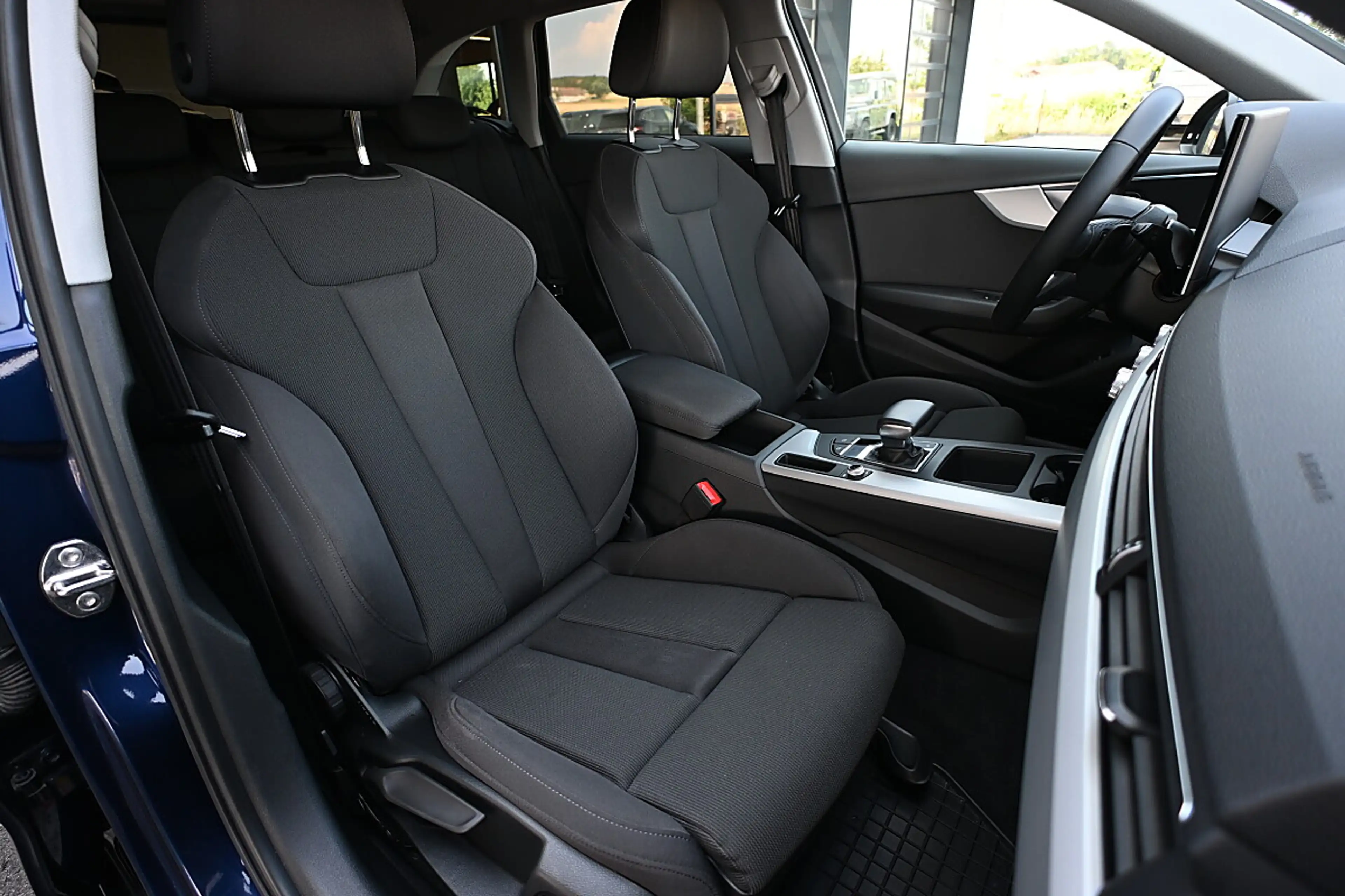 Audi A4 Avant 35 TDI S-tronic LED, Navi, Sportsitze, Vi... — photo 6