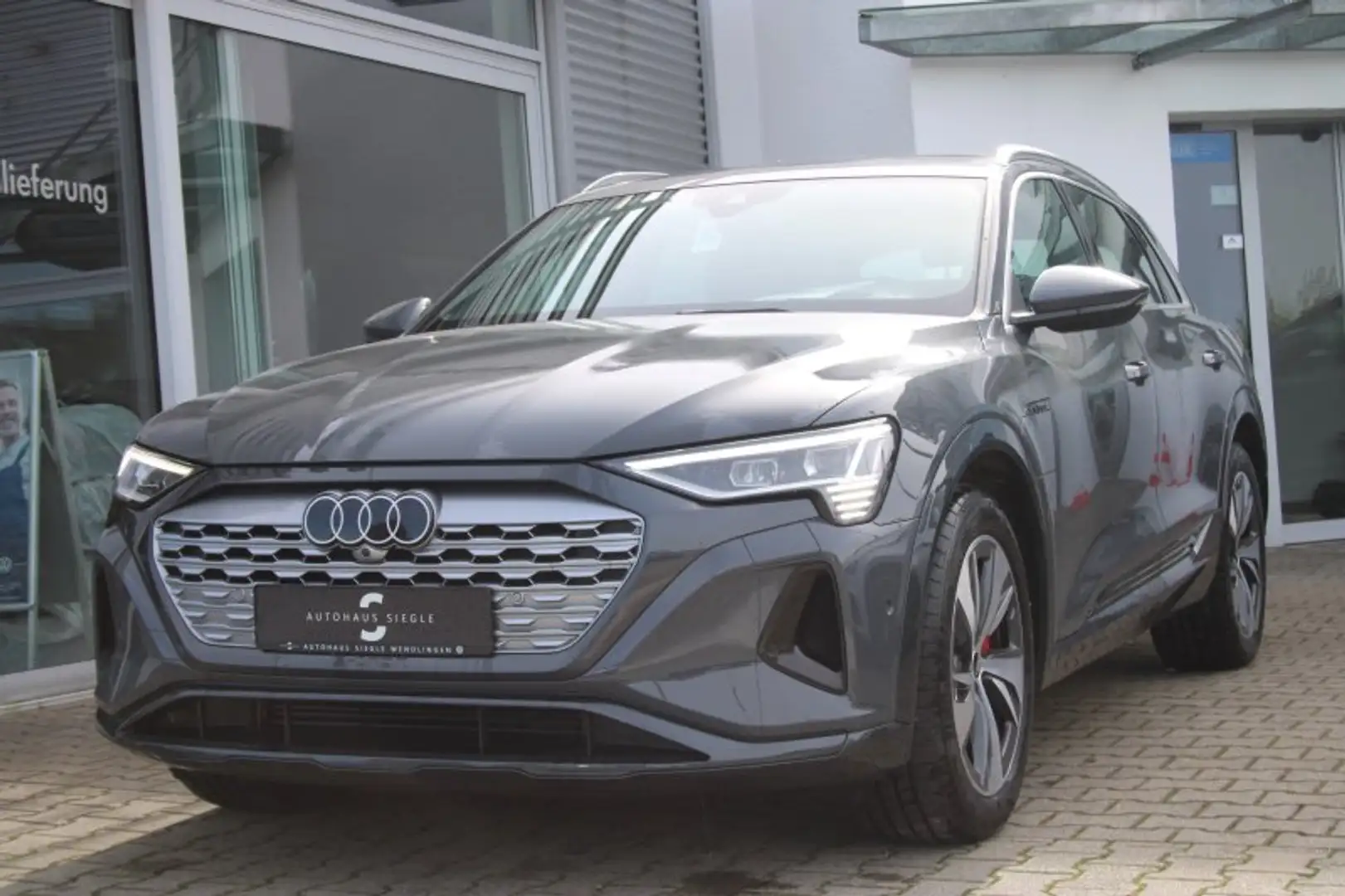 Audi Q8 e-tron 50 quattro advanced Navi Matrix Kamera ACC 20 Zoll Grau - 2