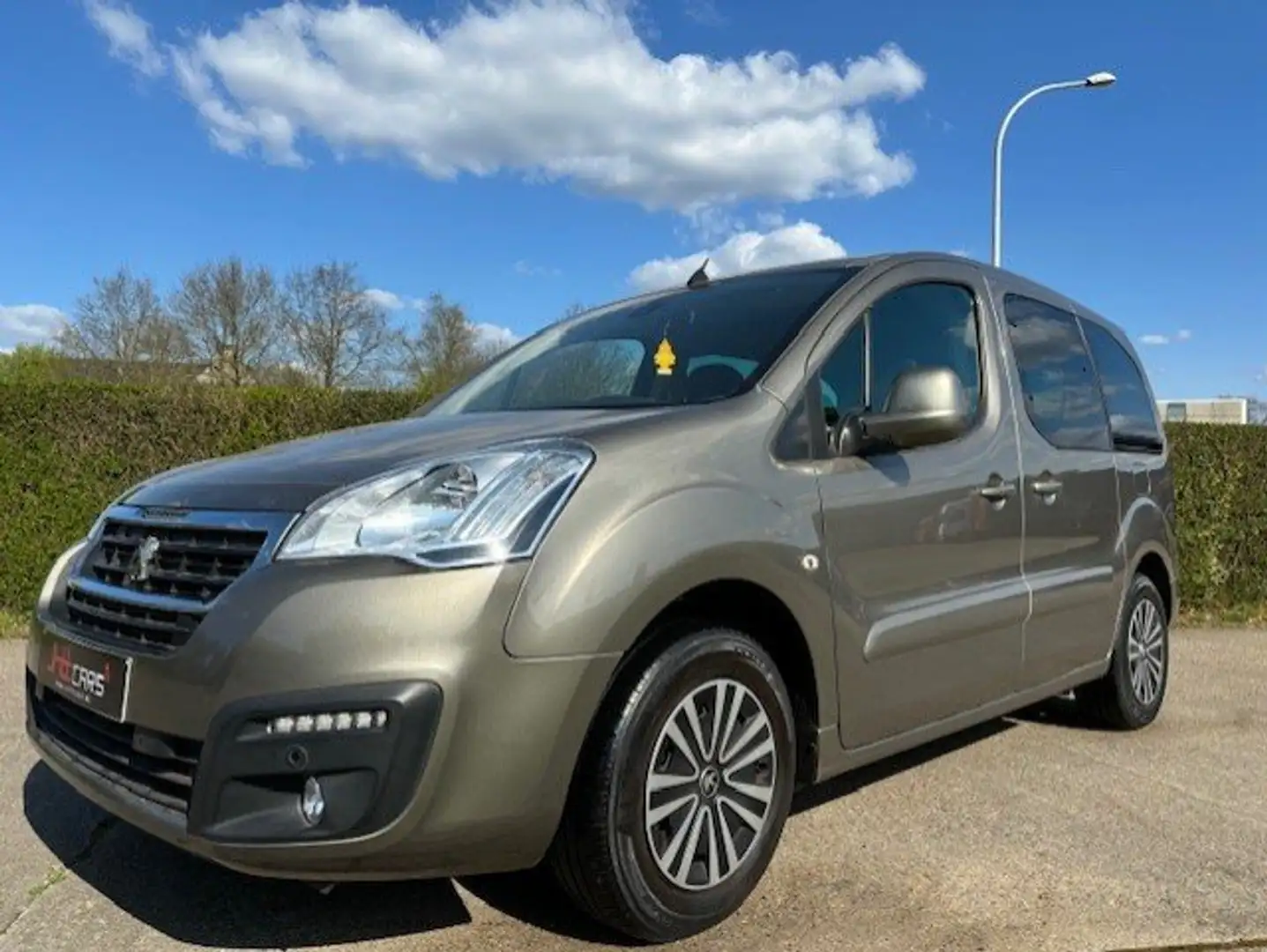 Peugeot Partner TEPEE*AUTOMAAT*e-HDi AIRCO/GPS/CAMERA/MINDERVALIDE Bruin - 1