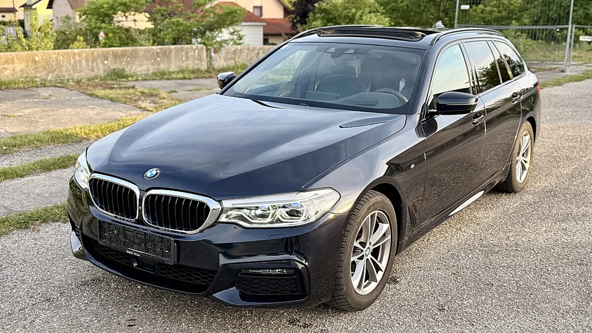 BMW 520 d xDrive Touring M-Paket Luxury Line *AKTIONSPR... Schwarz - 1