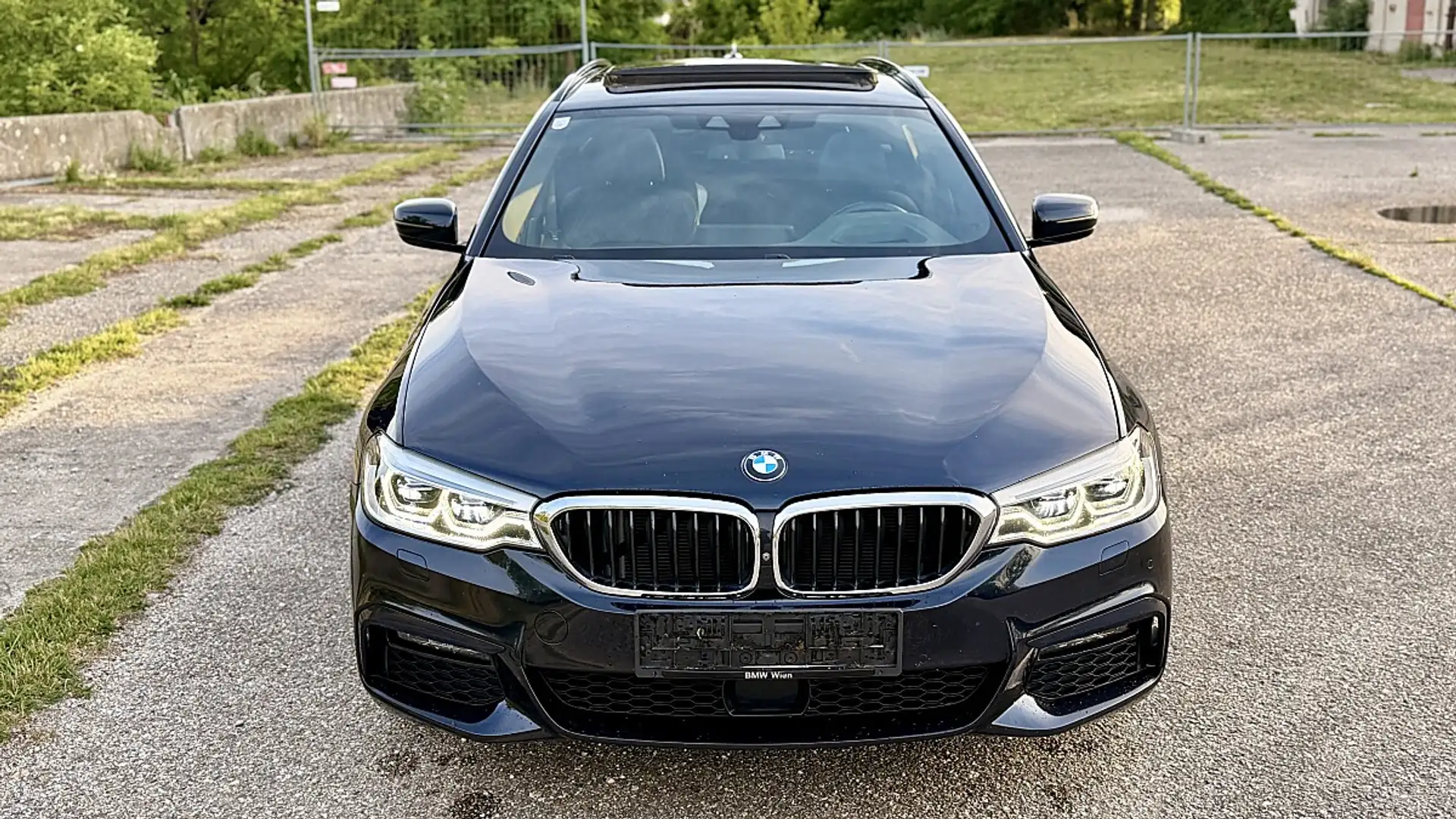 BMW 520 d xDrive Touring M-Paket Luxury Line *AKTIONSPR... Schwarz - 2