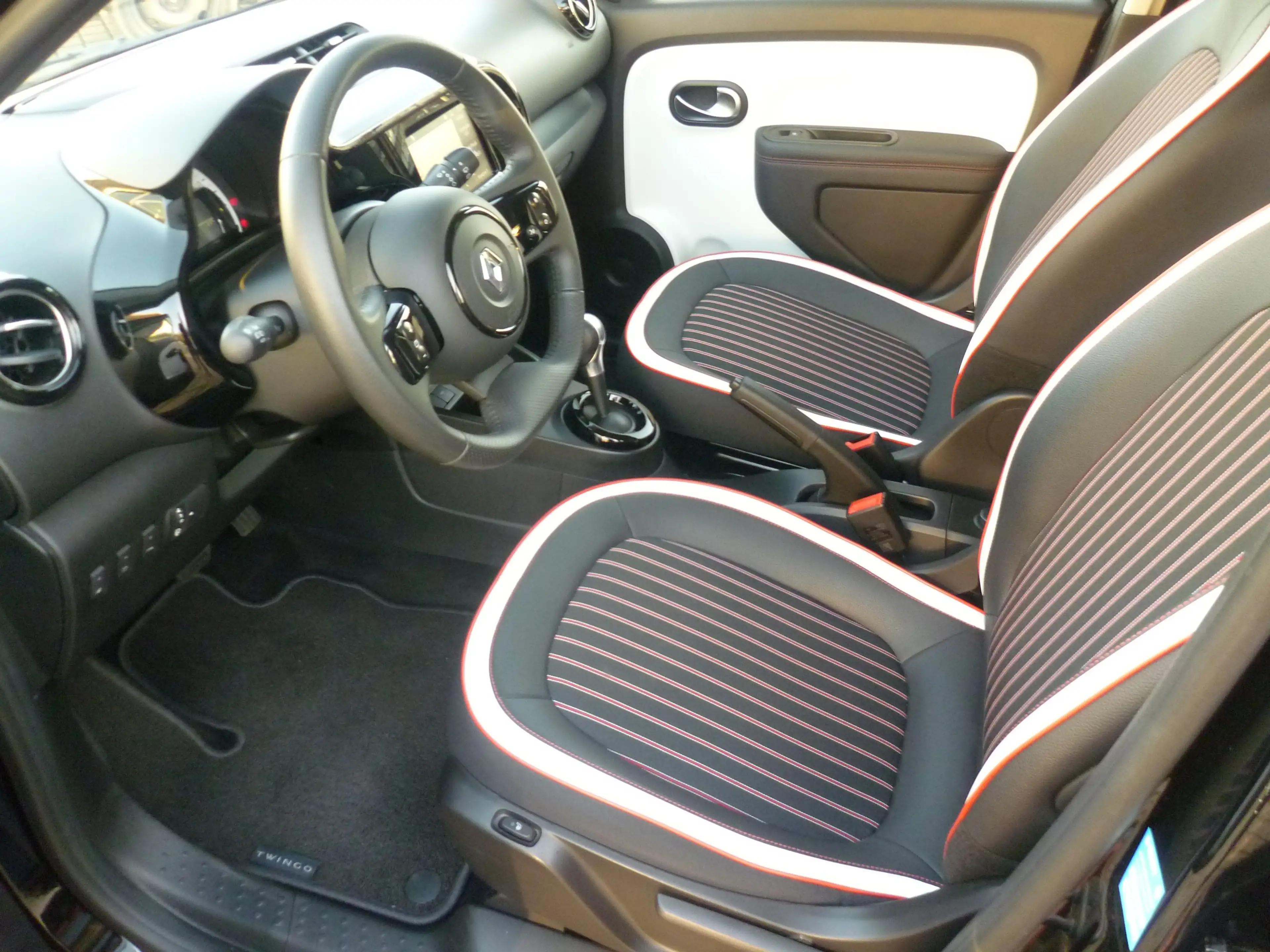 Renault Twingo Techno Electric — photo 12