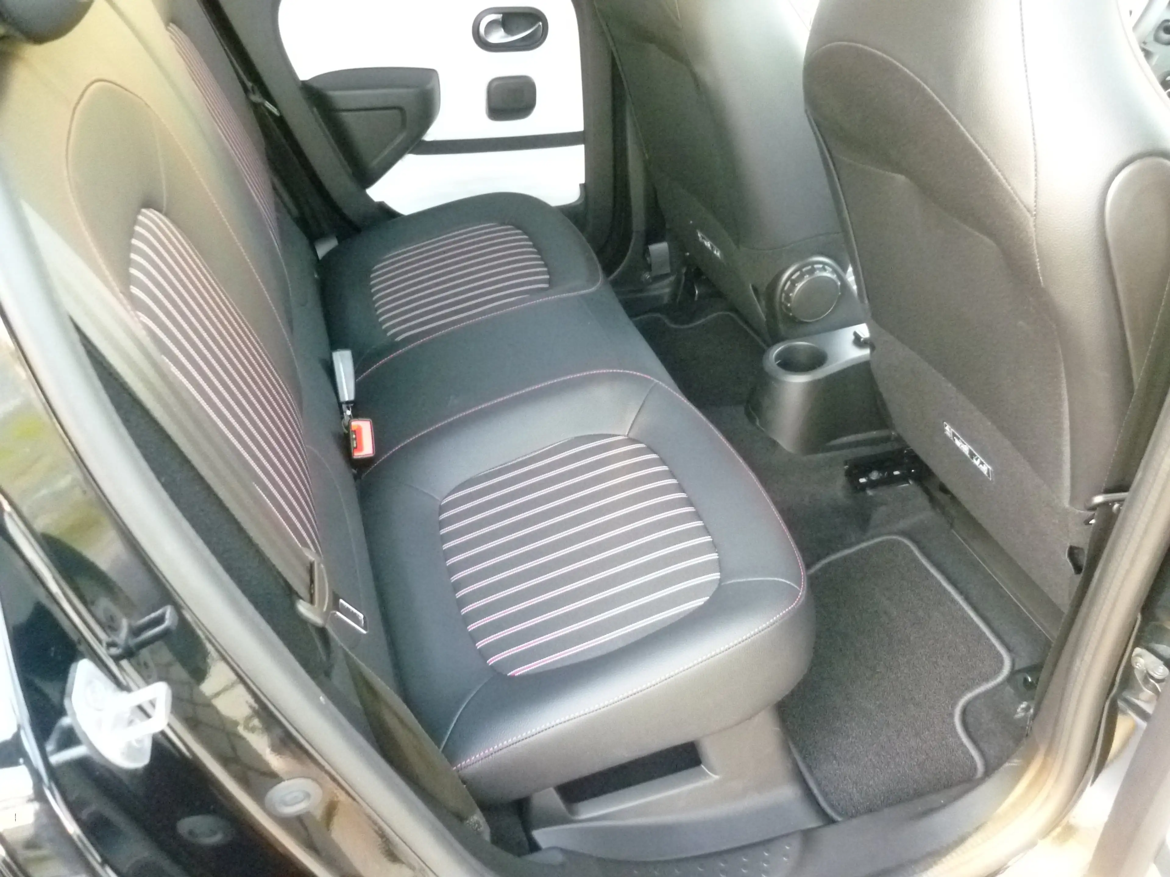 Renault Twingo Techno Electric — photo 14