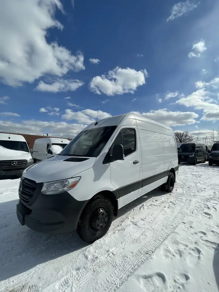 Mercedes-Benz Sprinter снимка Mercedes-Benz Sprinter