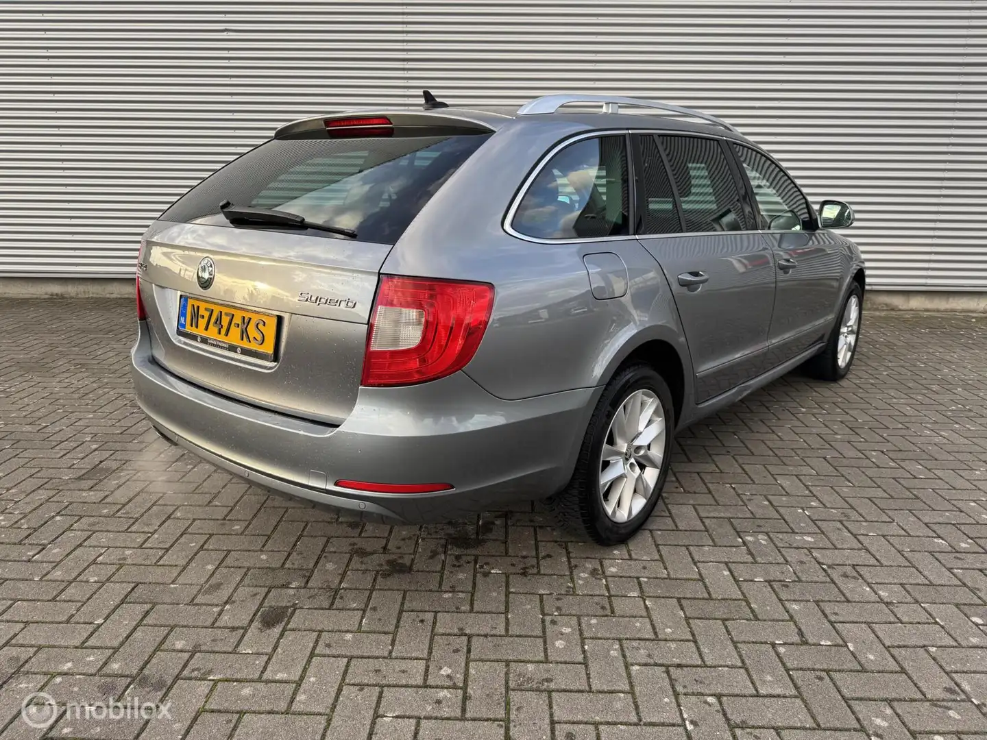 Skoda Superb Combi 1.8 TSI Elegance 4x4 Business Line | Stoelve Gris - 2