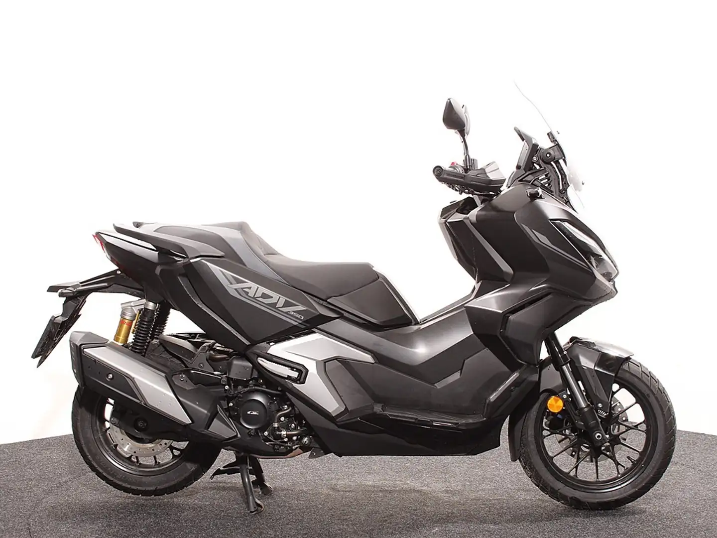 Honda ADV 350 Zwart - 1