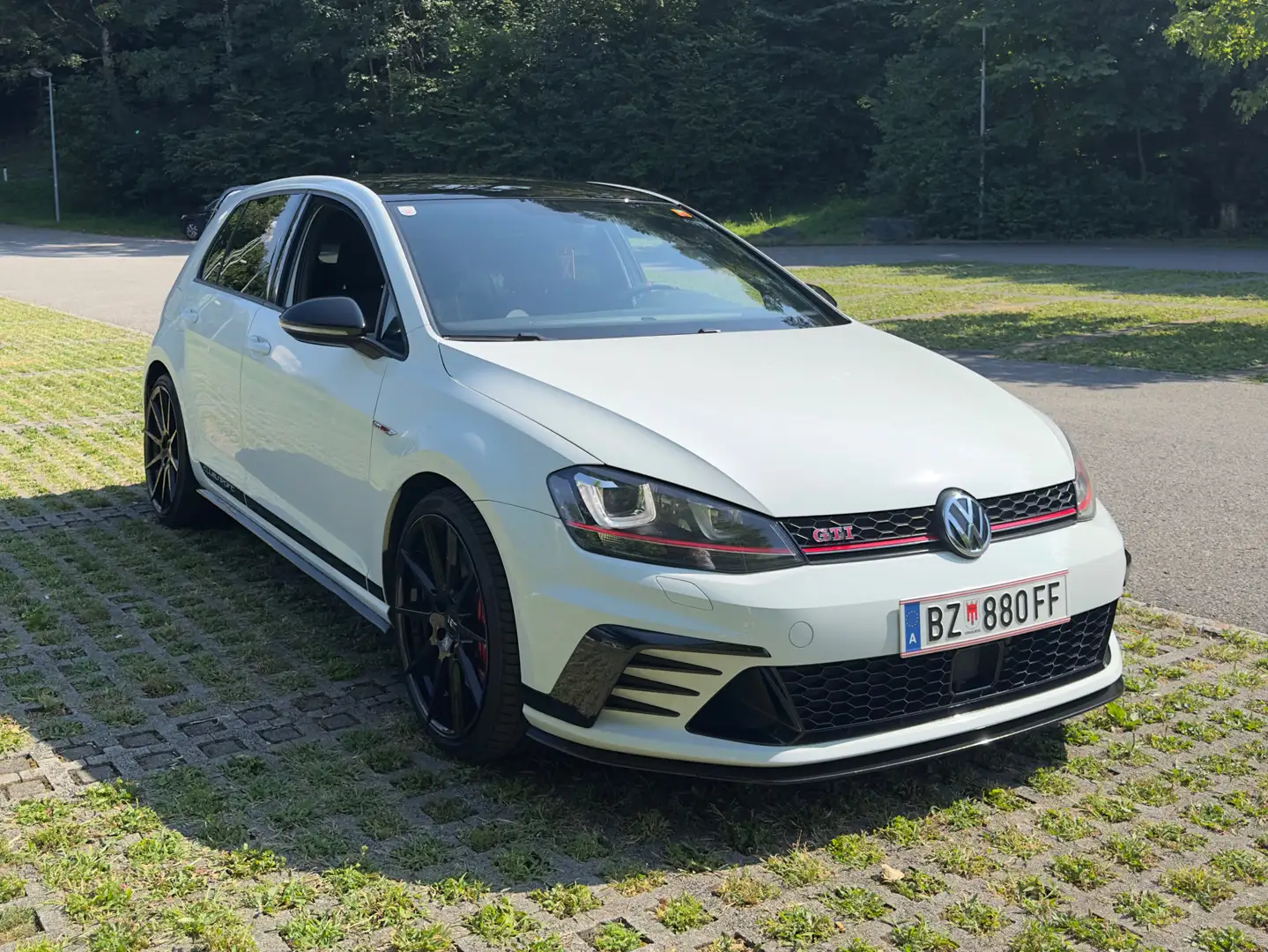 Volkswagen Golf GTI 2,0 TSI DSG Clubsport - 2