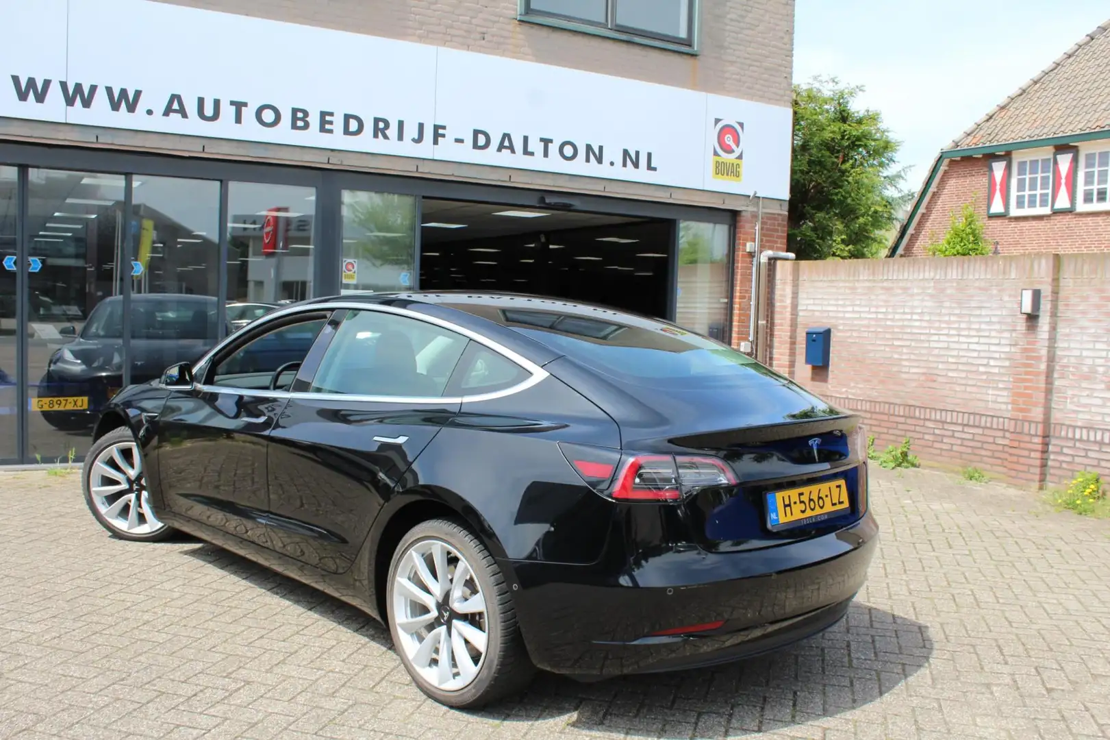 Tesla Model 3 RWD Plus 60 kWh AUTOPILOT / LEER / 19" LM / PANODA Zwart - 2