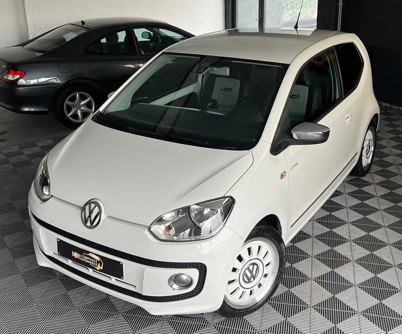 Volkswagen up! High 1.0i 1er Propriétaire Garantie 12 mois Wit - 1