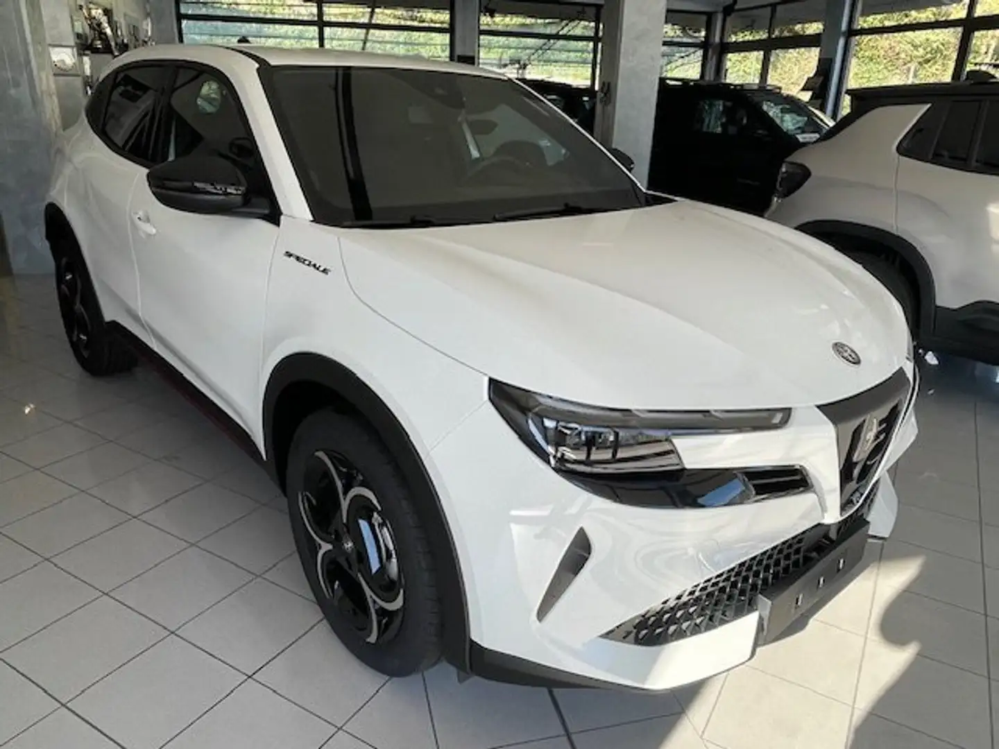 Alfa Romeo Junior Junior 1.2 ibrida Speciale 145cv edct6 Bianco - 1