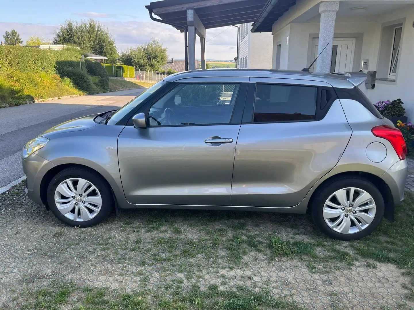 Suzuki Swift Swift 1,2 DualJet Shine AEB Shine AEB Grau - 1
