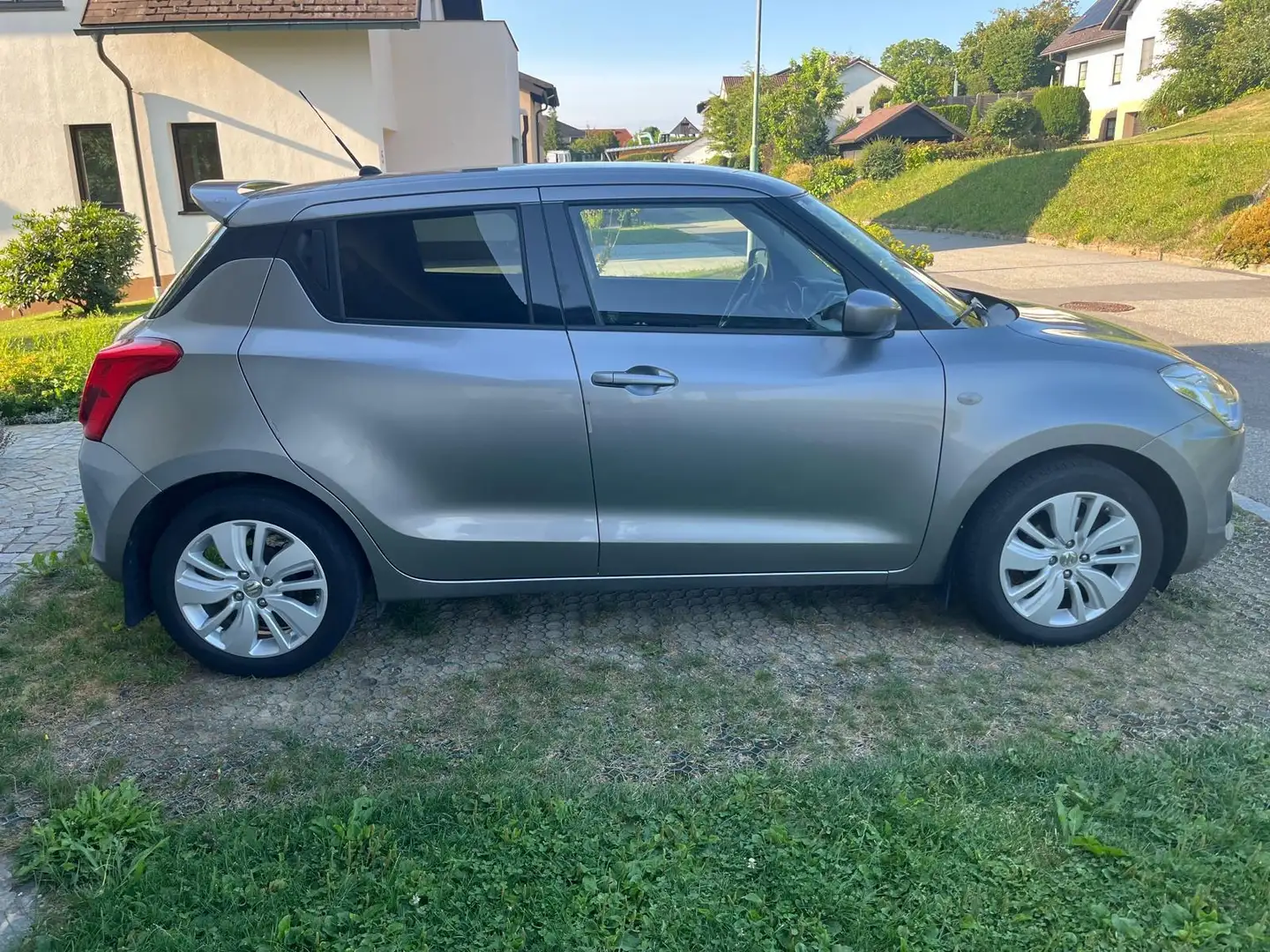 Suzuki Swift Swift 1,2 DualJet Shine AEB Shine AEB Grau - 2
