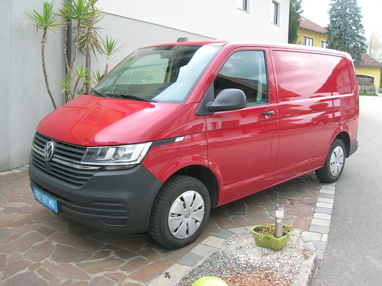 Volkswagen T6 Transporter Klima, Tempomat, Parksensoren, Armlehnen, Rot - 1