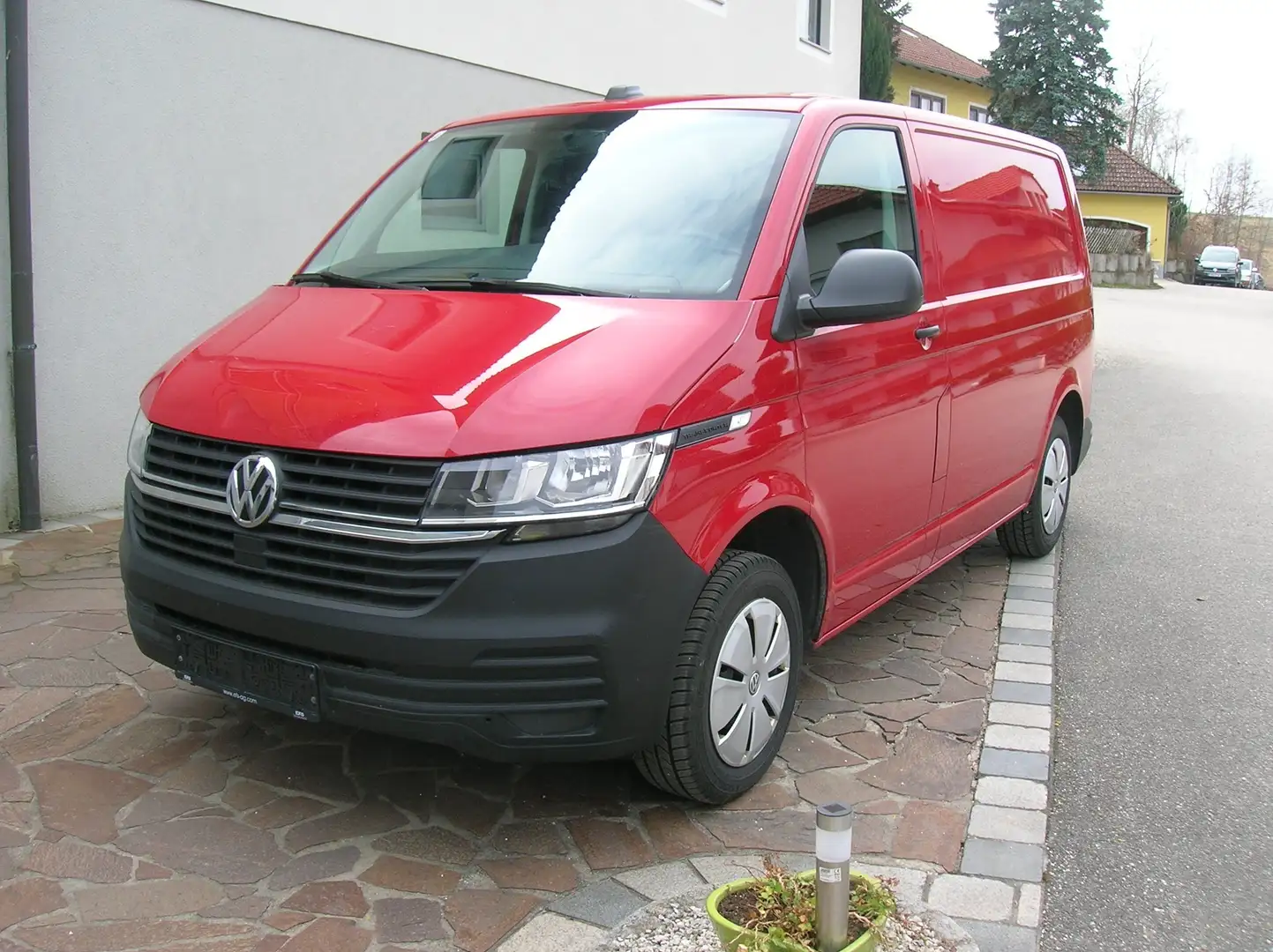 Volkswagen T6 Transporter Klima, Tempomat, Parksensoren, Armlehnen, Rot - 1