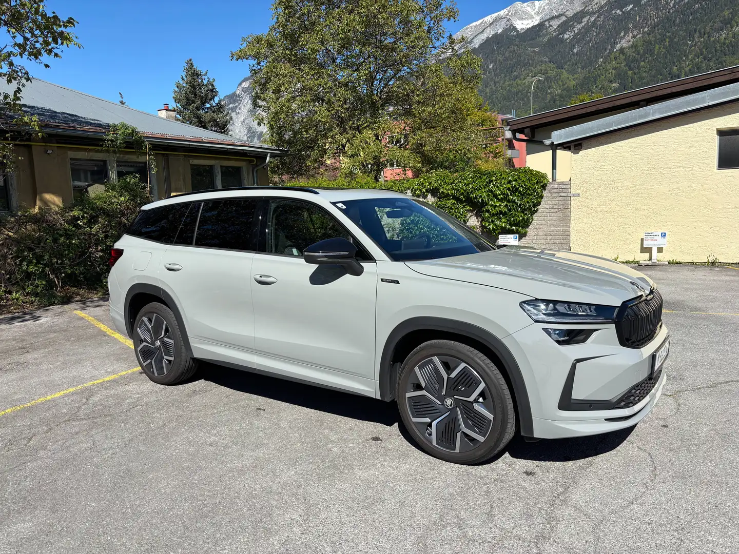 Skoda Kodiaq Kodiaq 1,5 TSI mHEV ACT Sportline DSG Sportline Grau - 1