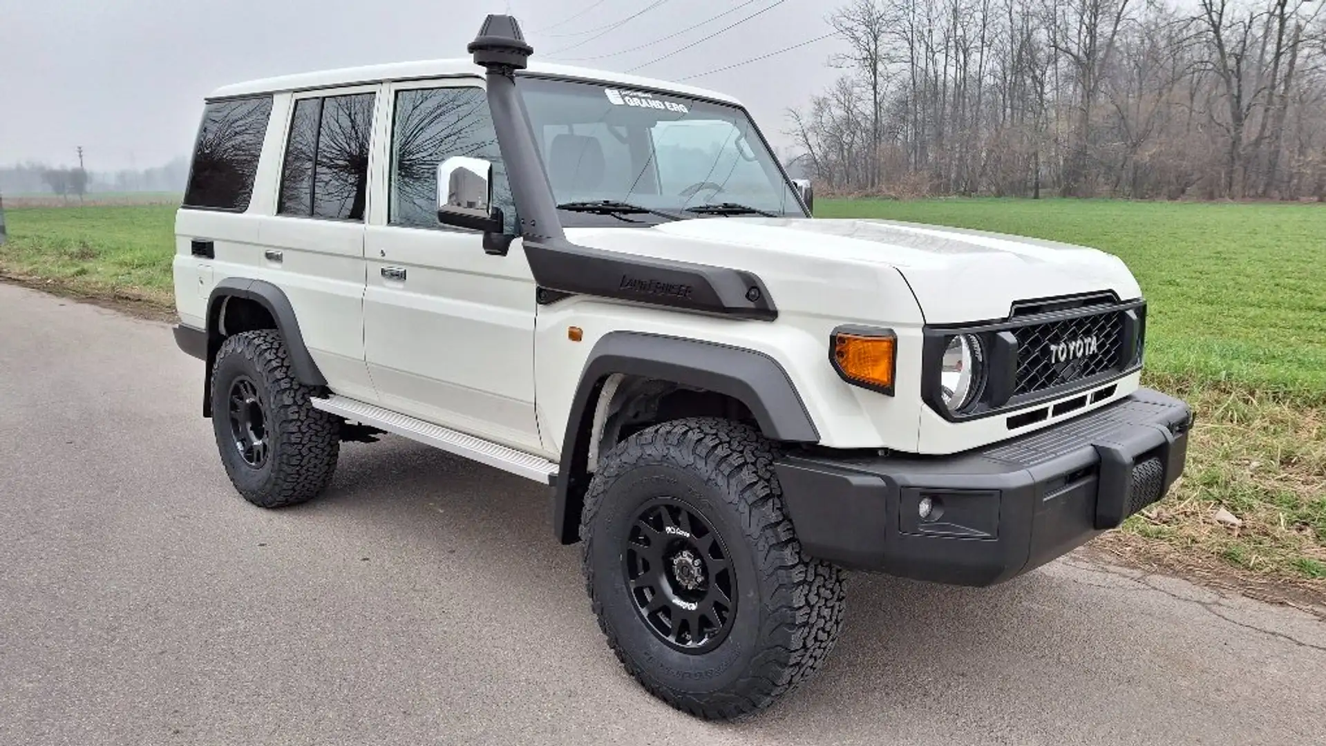 Toyota Land Cruiser GRJ 76 Bianco - 2