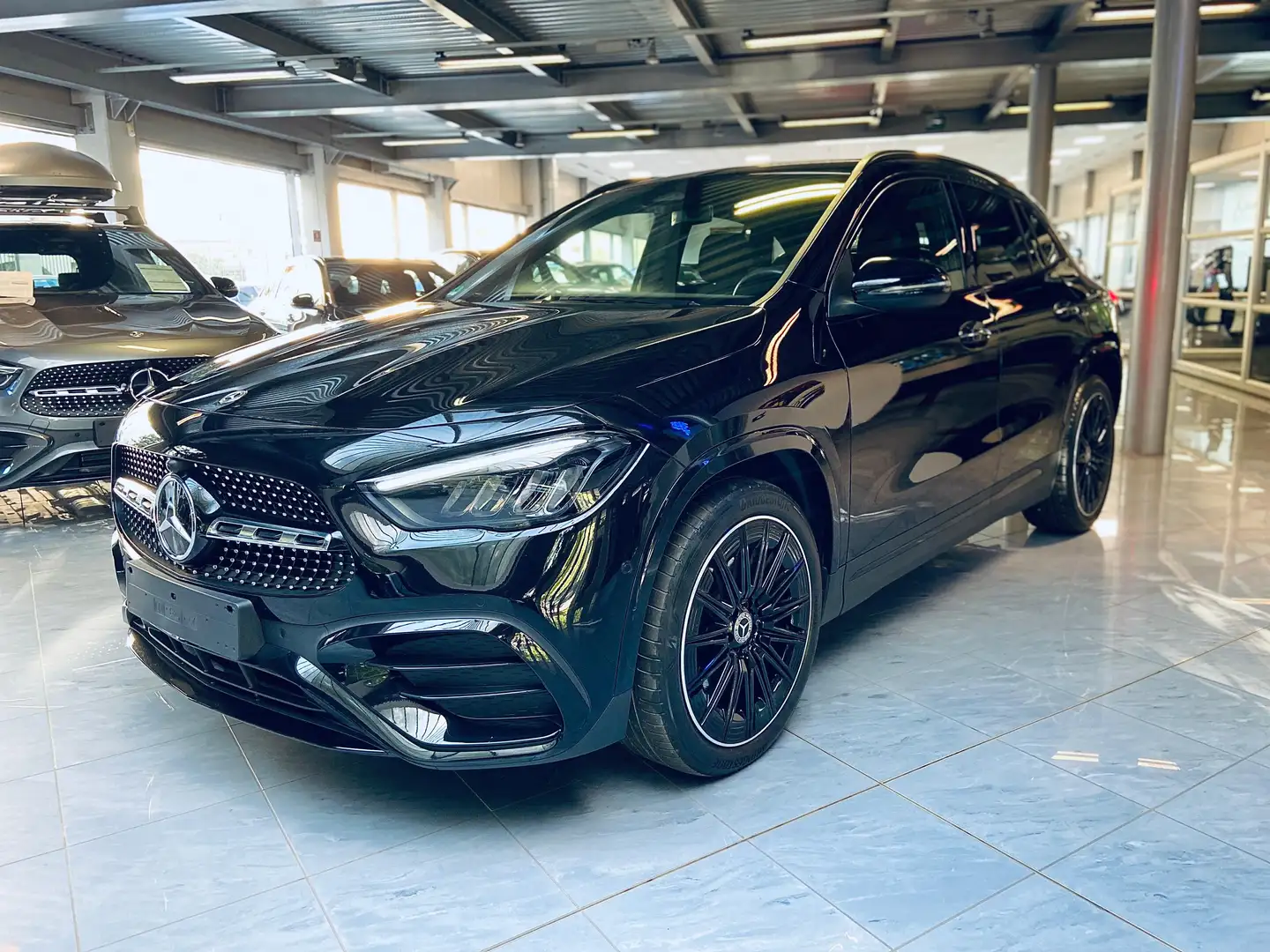 Mercedes-Benz GLA 180 AMG Line Premium Automatic Noir - 1