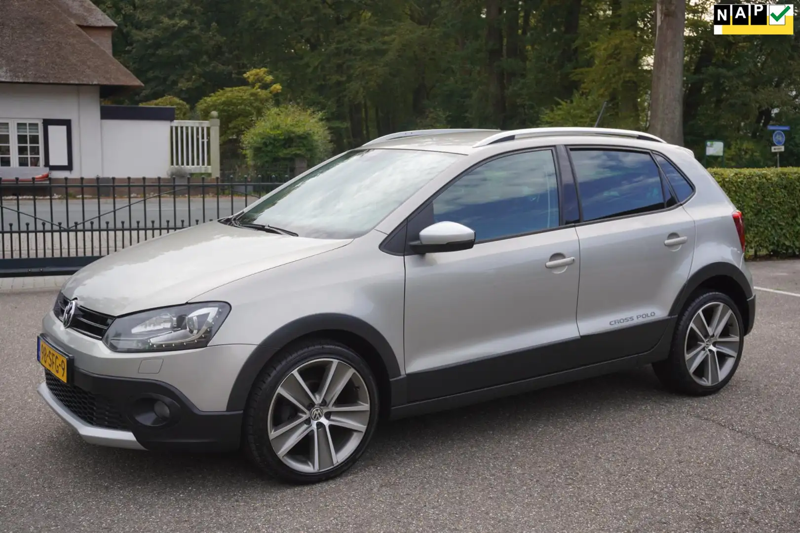 Volkswagen Polo Cross 1.2 TSI Navi Clima Pdc Cruise Xenon Trekhaak Beige - 1
