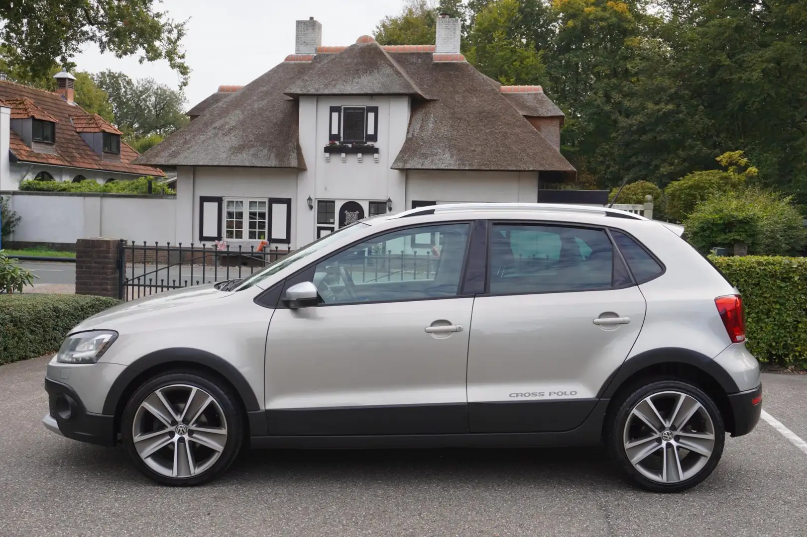 Volkswagen Polo Cross 1.2 TSI Navi Clima Pdc Cruise Xenon Trekhaak Beige - 2