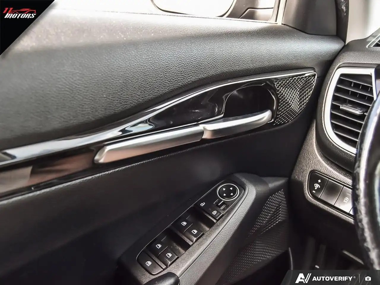 Kia Seltos снимка Kia Seltos