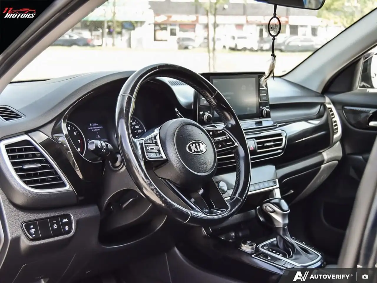 Kia Seltos снимка Kia Seltos