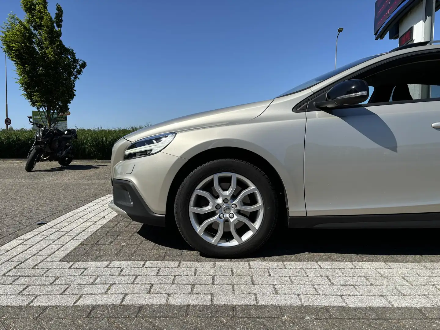 Volvo V40 Cross Country 2.0 T3 Nordic+ | Standkachel | BLIS | Stoelverwarm Gris - 2