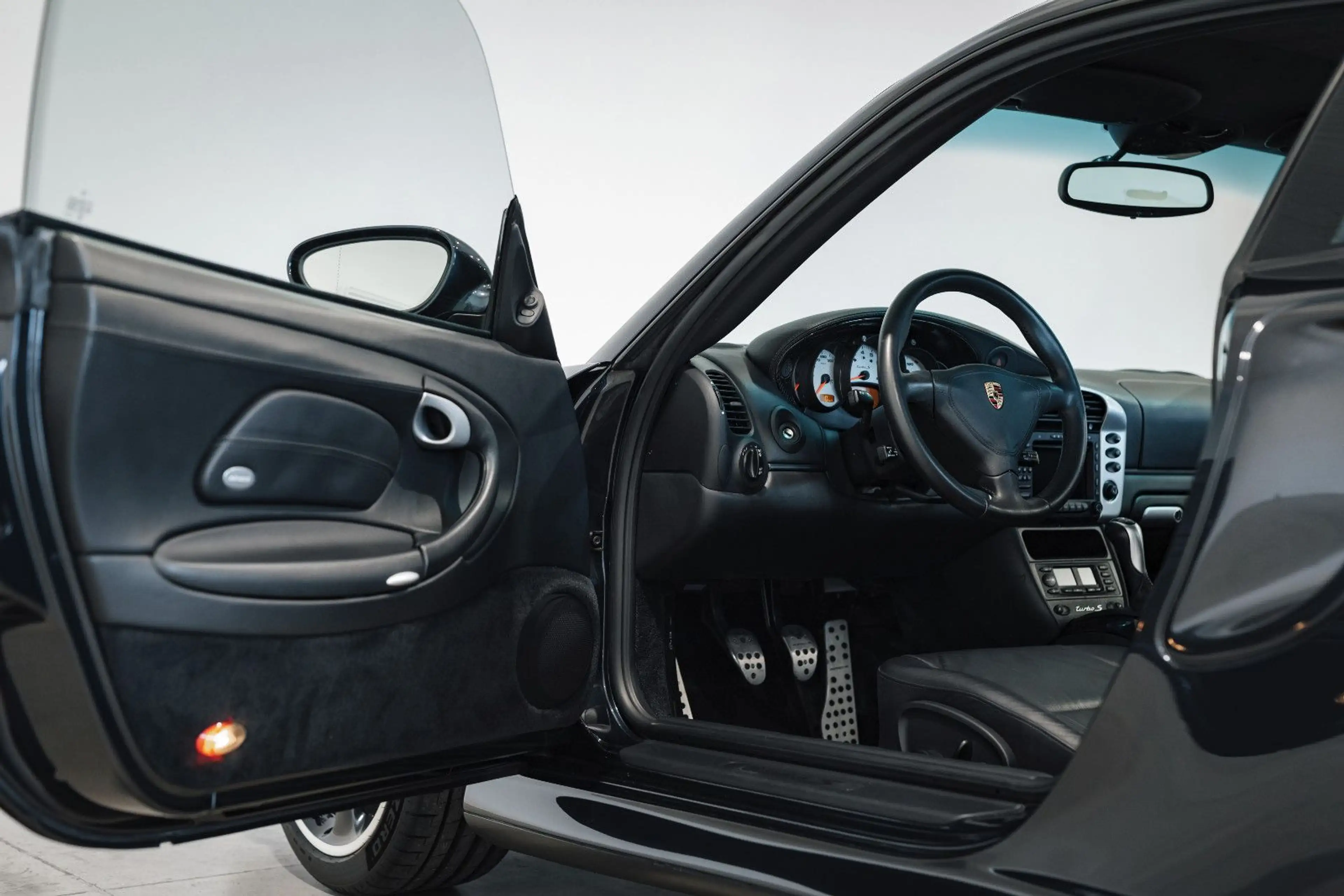 Porsche 996 Turbo S Coupé — photo 15