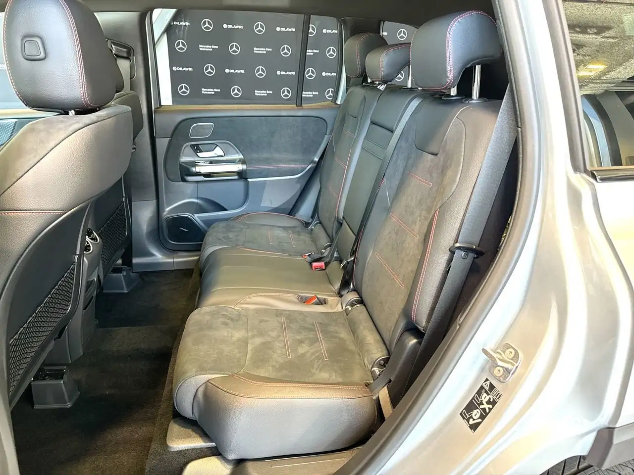 Mercedes-Benz GLB снимка Mercedes-Benz GLB
