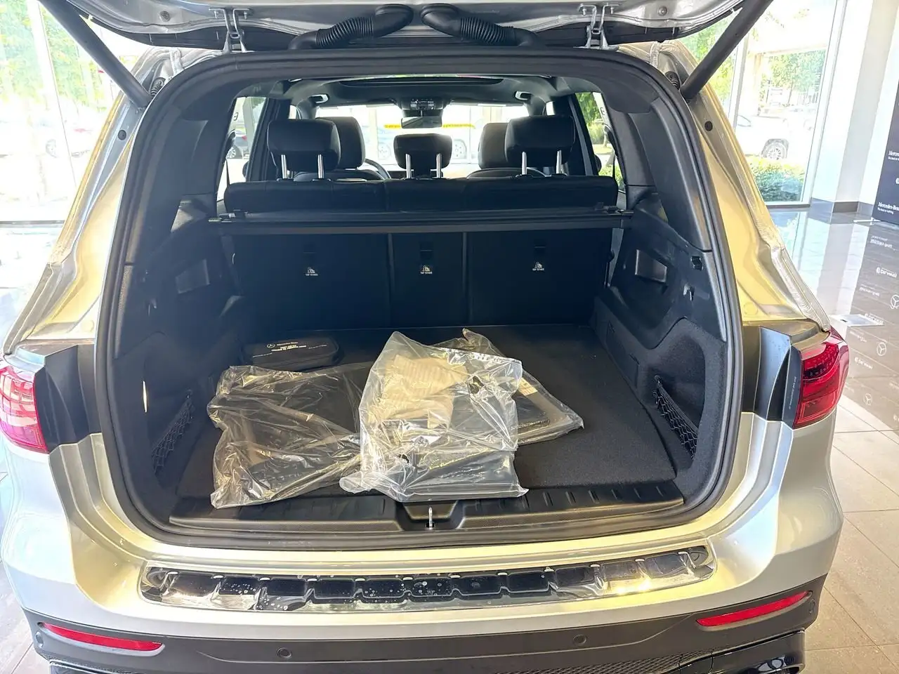 Mercedes-Benz GLB снимка Mercedes-Benz GLB