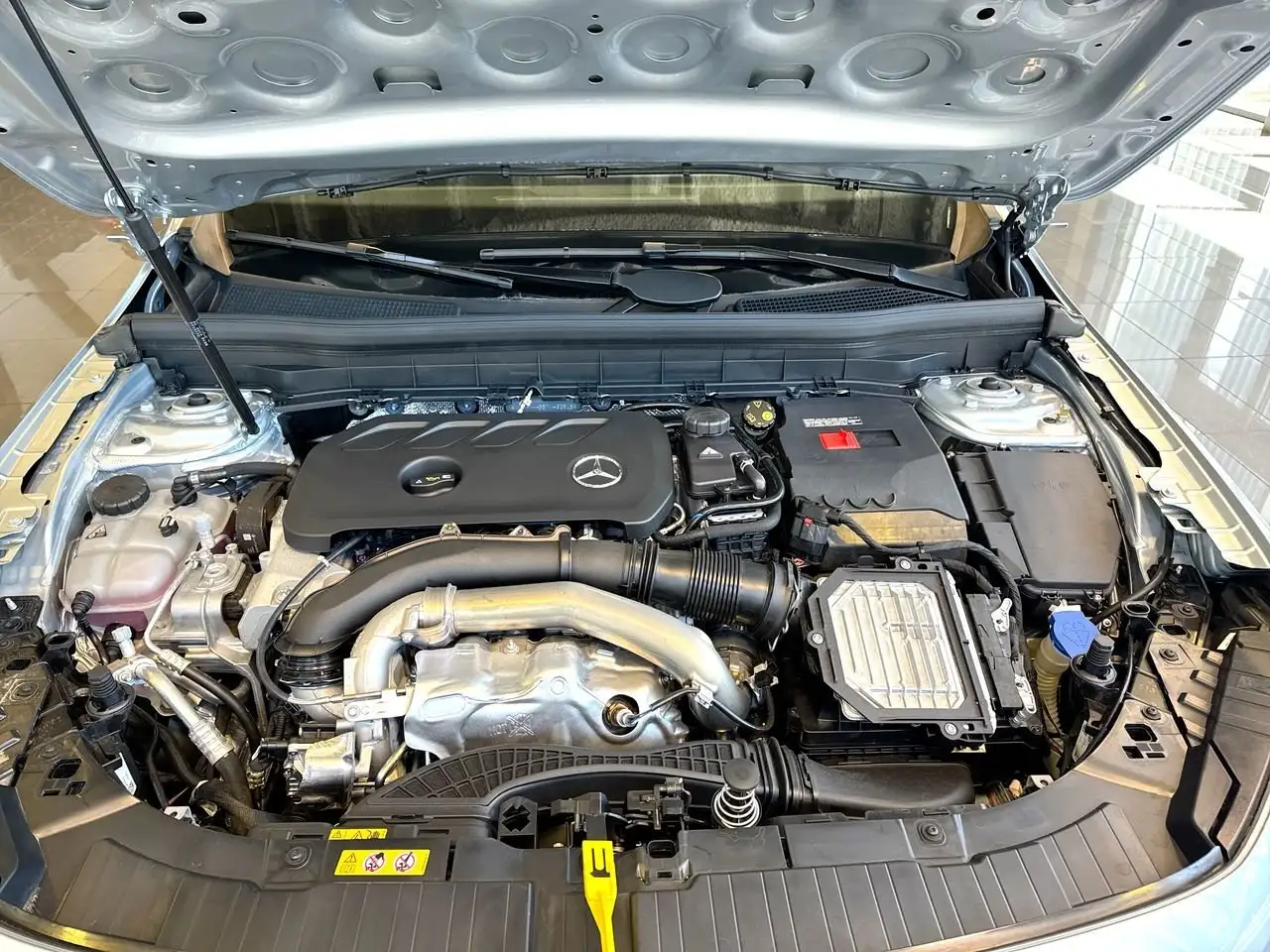Mercedes-Benz GLB снимка Mercedes-Benz GLB