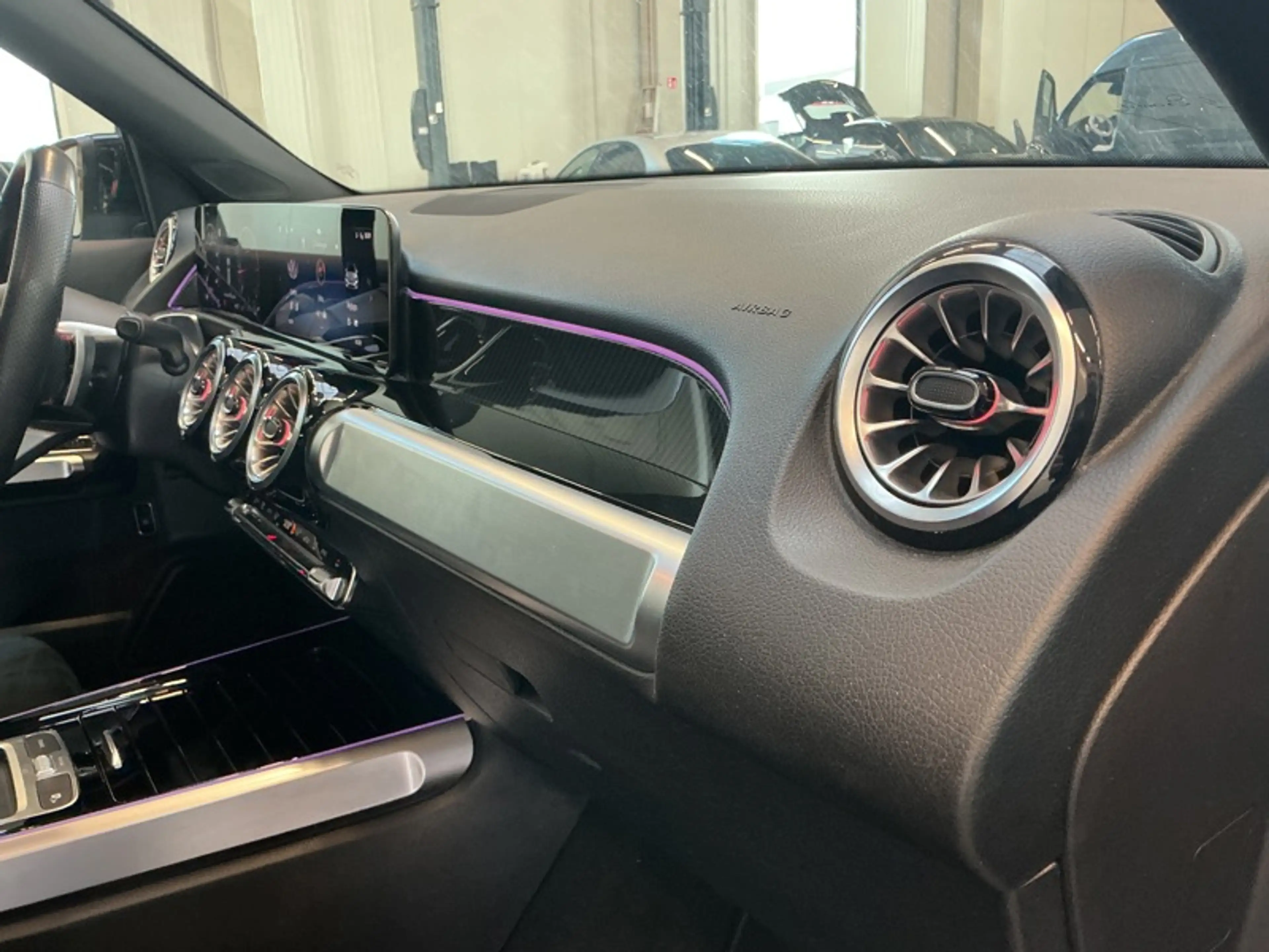 Mercedes-Benz GLB 180 d AMG Pack Night Pano 7 places — photo 15