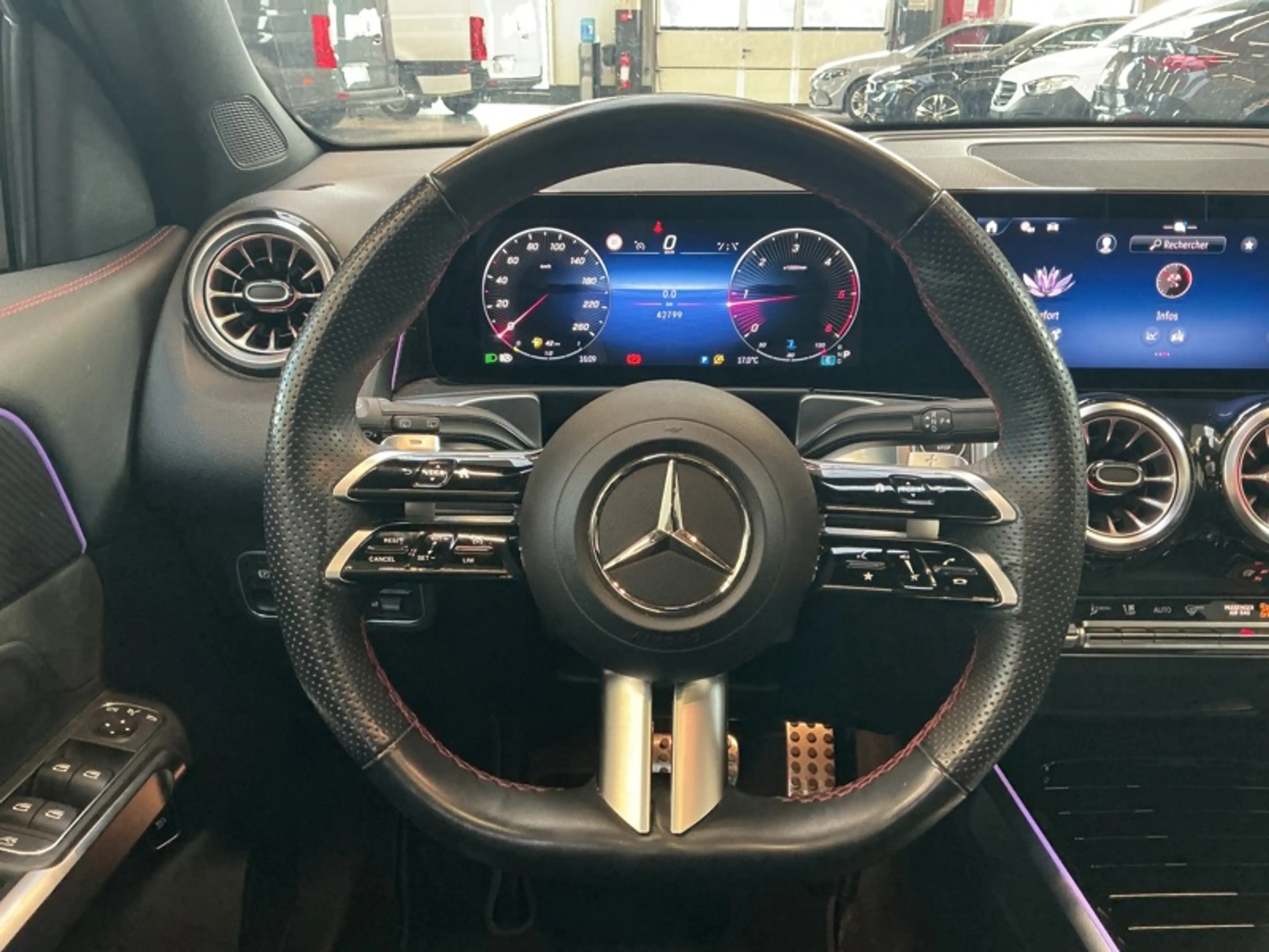 Mercedes-Benz GLB 180 d AMG Pack Night Pano 7 places — photo 3